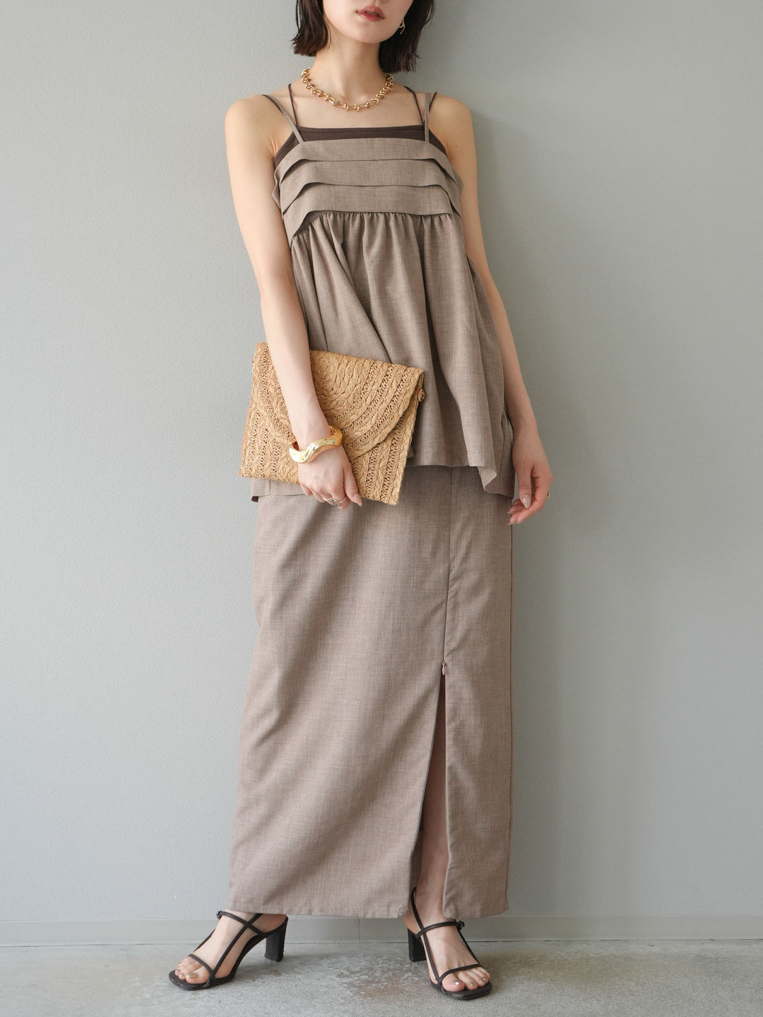 [訂位] 仿亞麻緊身設計吊帶背心/灰褐色