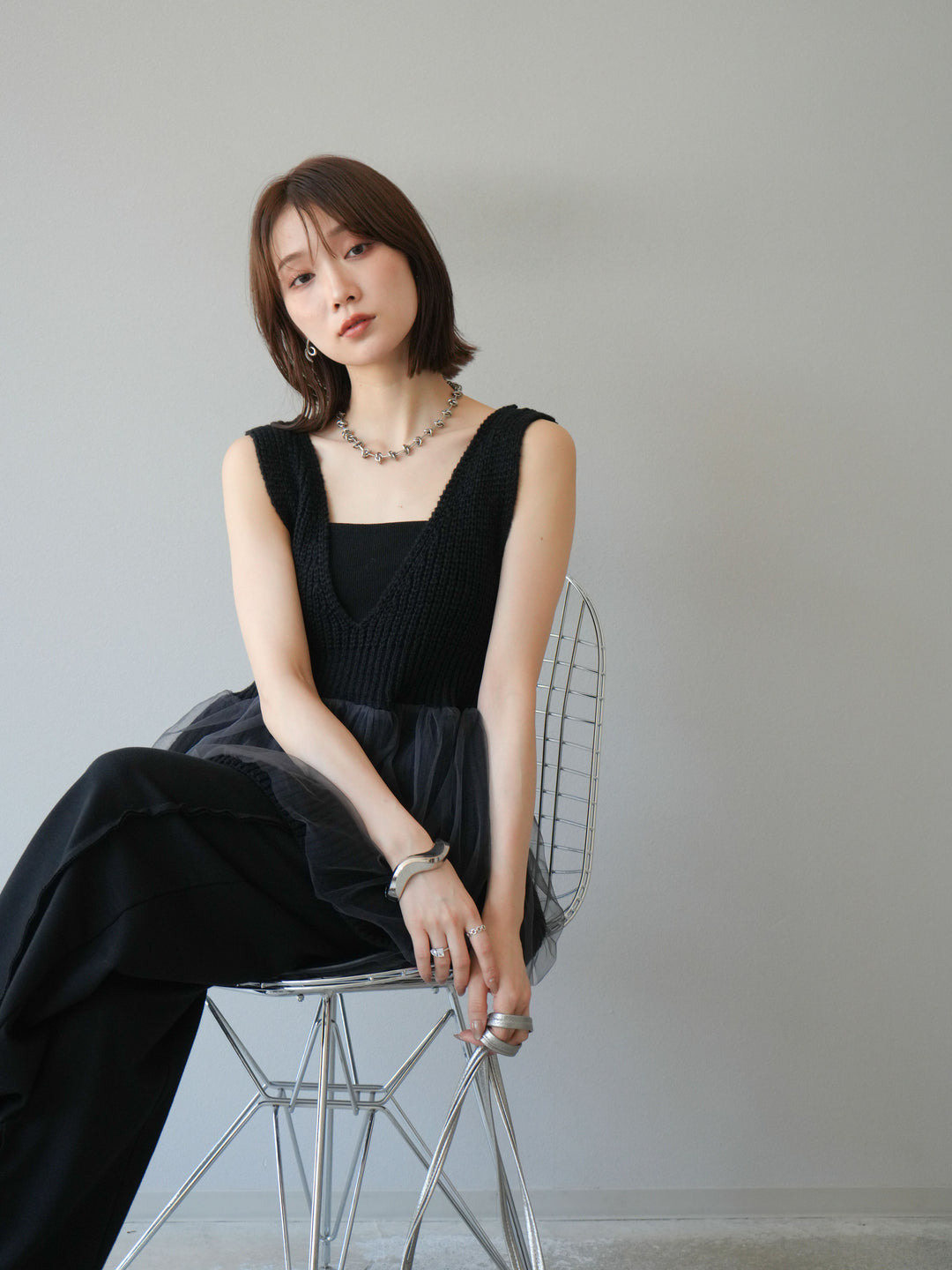 [SET] 薄紗層疊荷葉邊針織背心 + 兩用設計運動褲（2 件組）