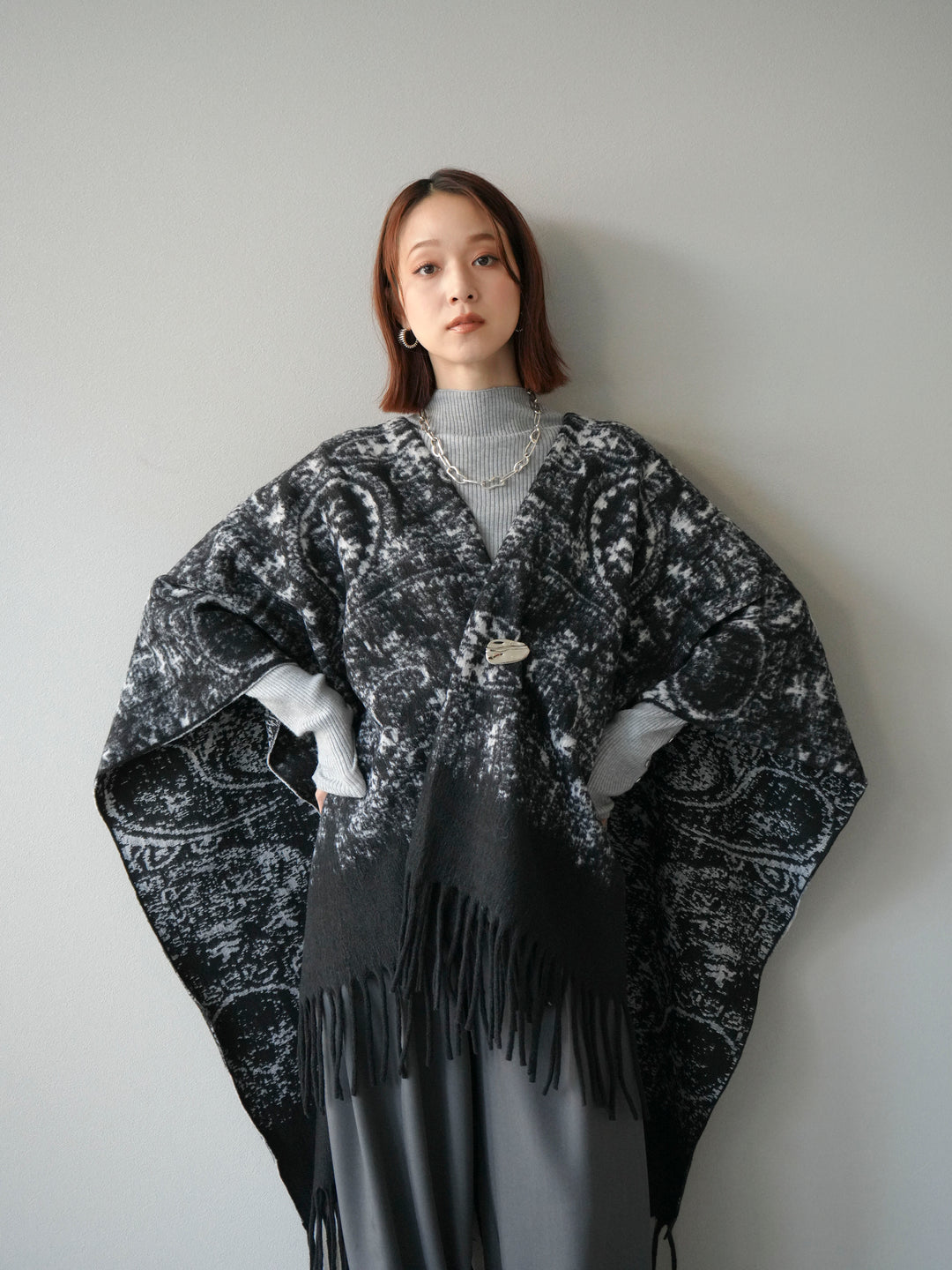[予約]アブストラクト柄ストールポンチョ/ブラック