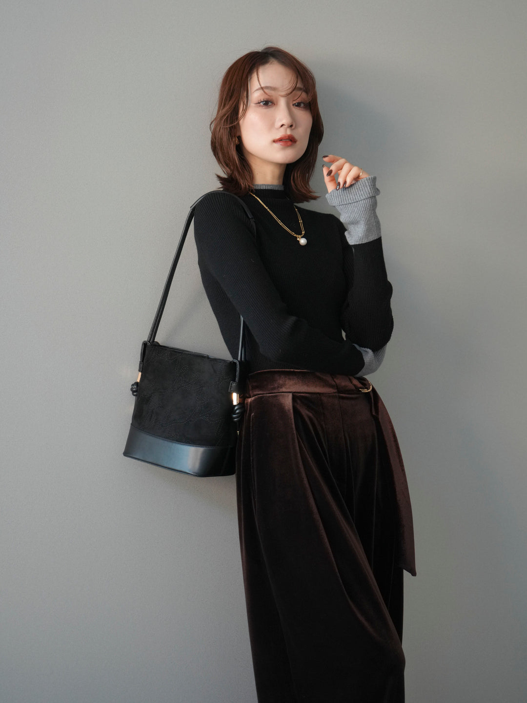 [予約]袖ボタンハイネック配色リブニットトップス/black