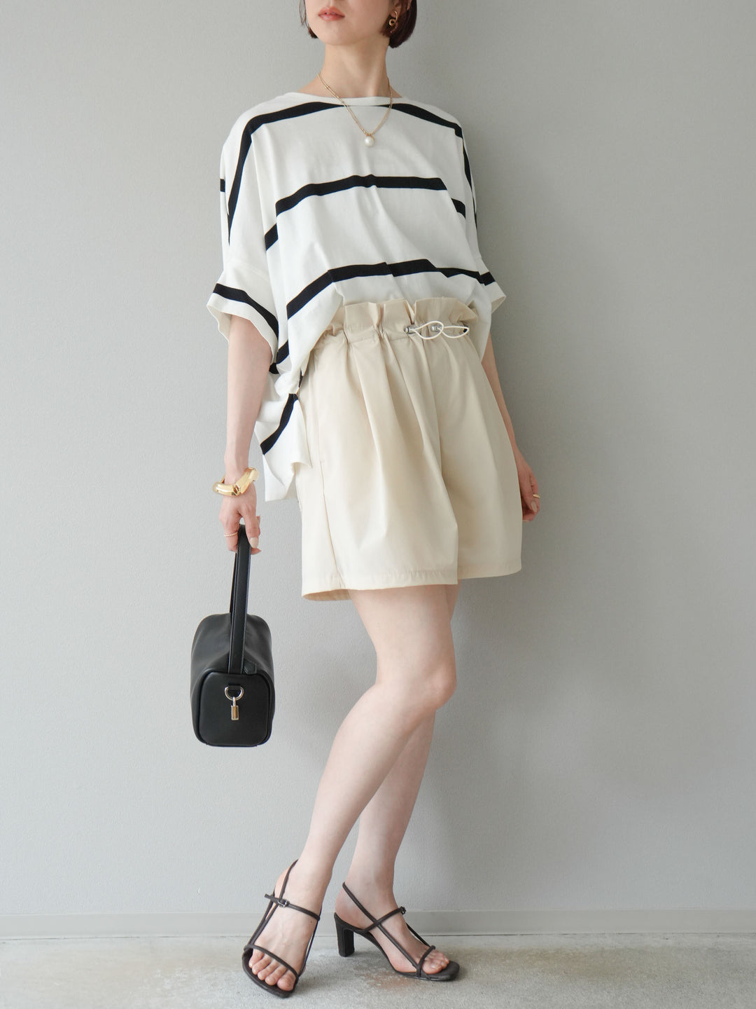 [預購] ICE TOUCH 荷葉邊褶皺短褲/米白色