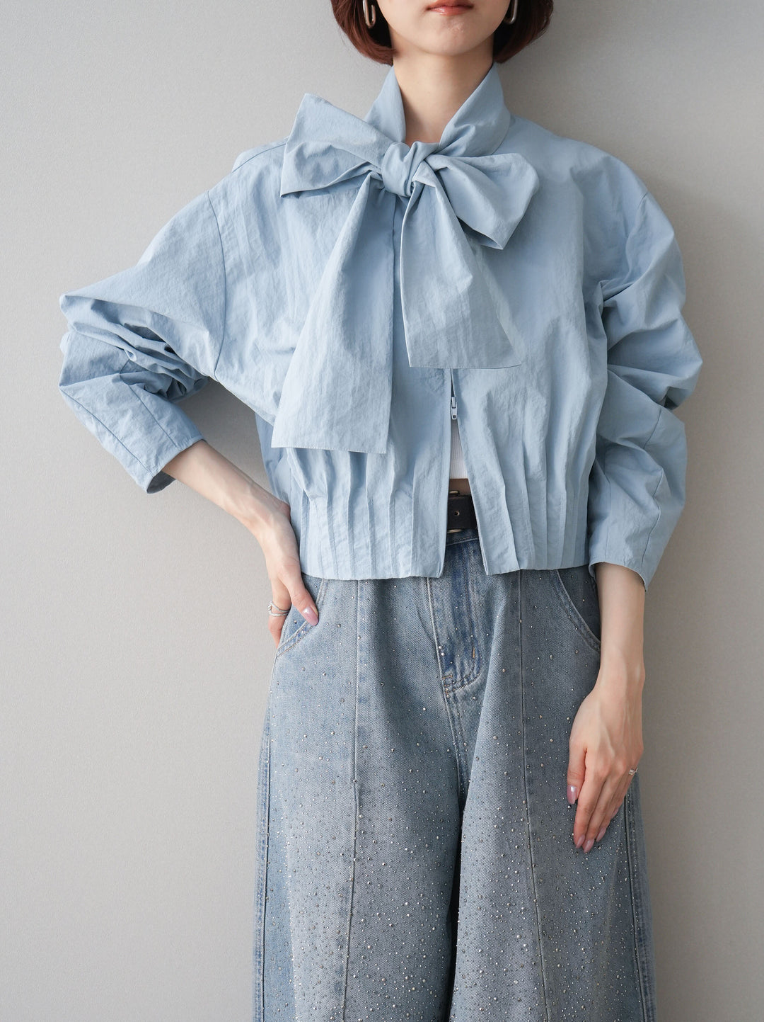[SET]ボウタイ裾プリーツライトジャケット+フロントビジューカーブデニムパンツ(2set)