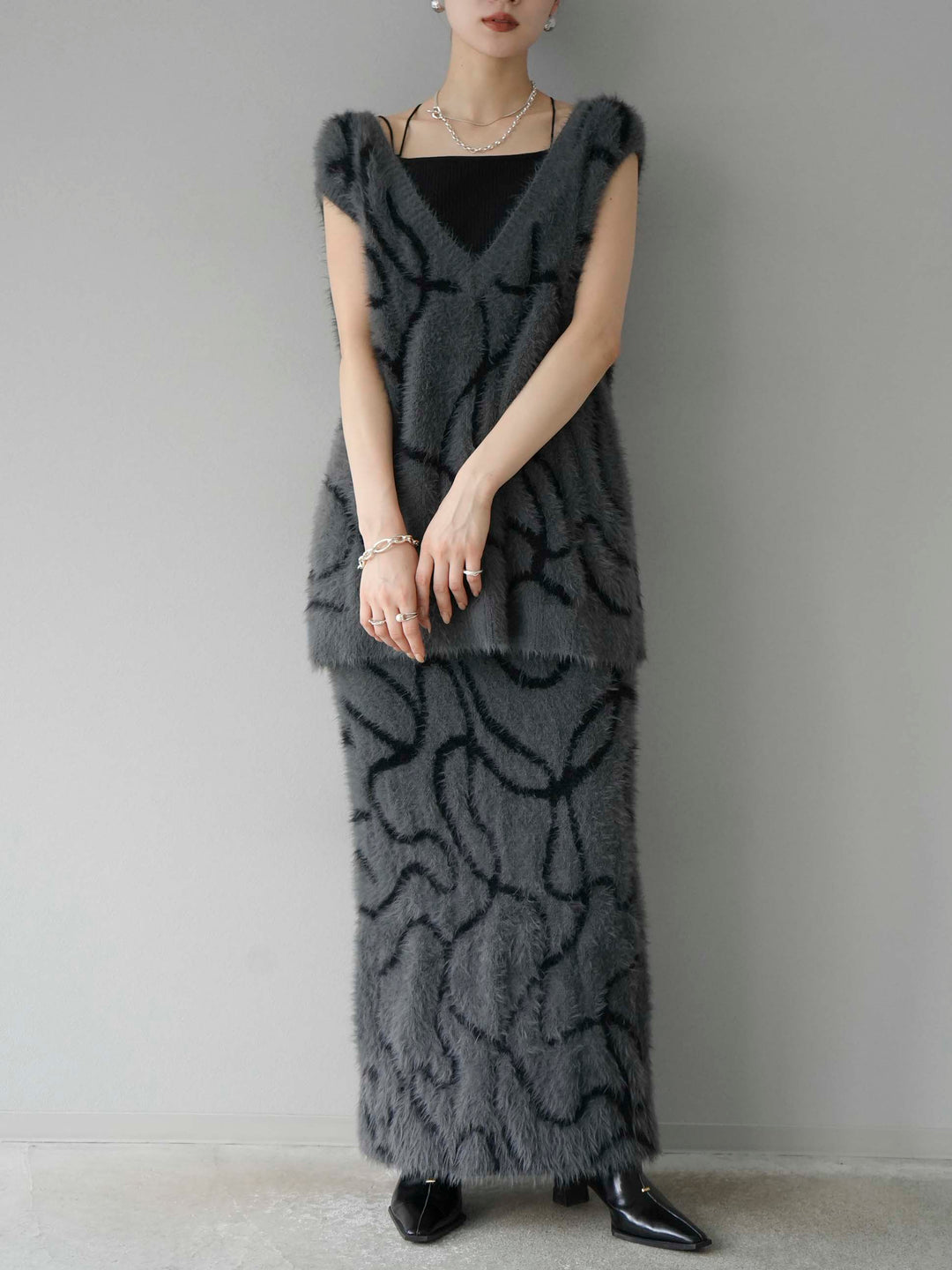 [SET] 線狀毛絨針織背心 + 線狀毛絨針織裙 (2套)