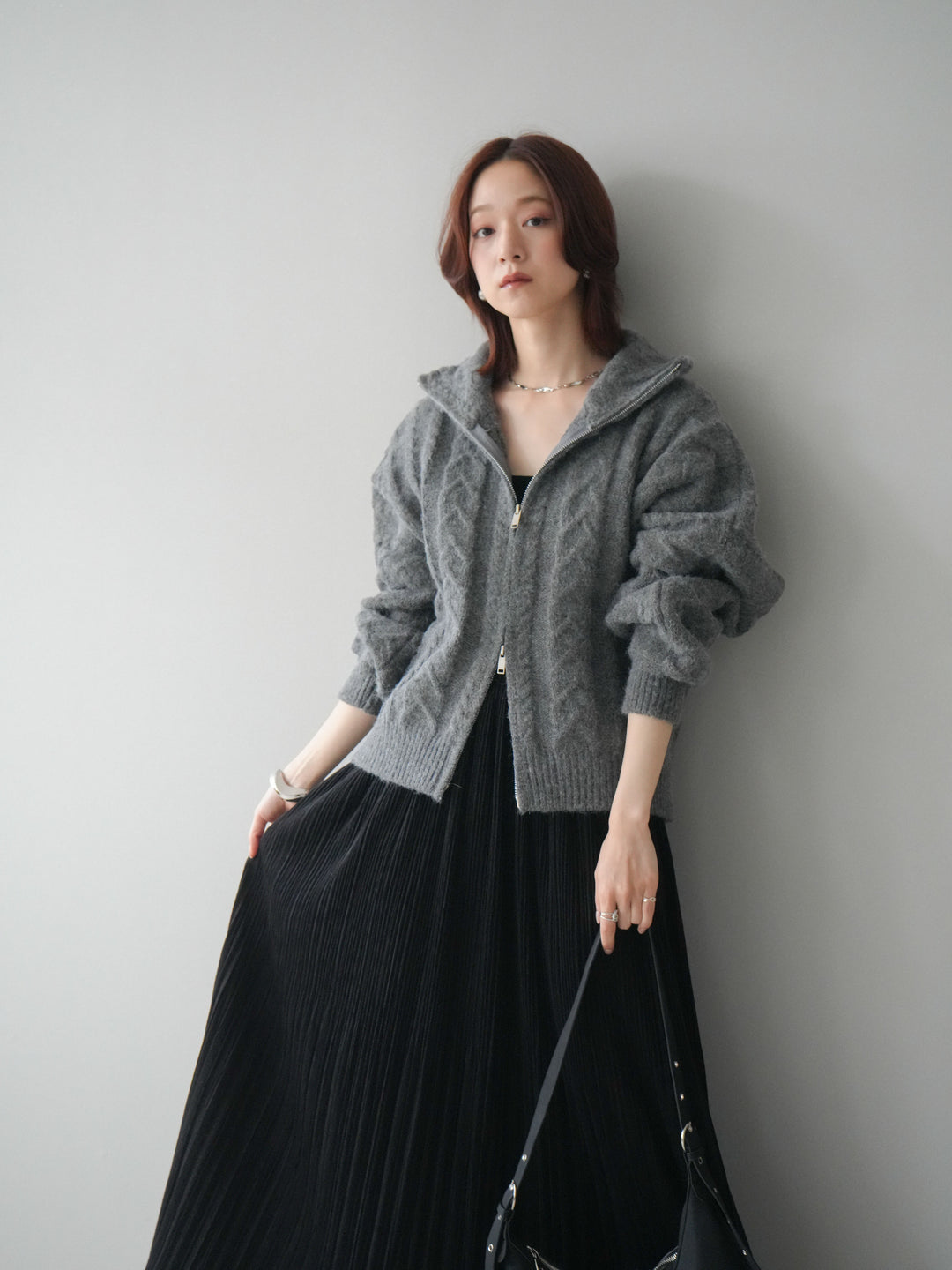[SET]ケーブル編みハイネックZIPニットカーディガン+裾レーススウェードプリーツマキシスカート(2set)