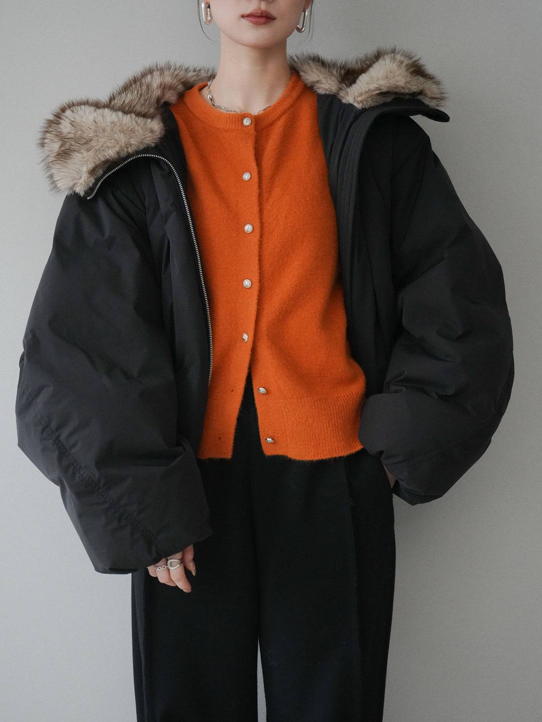 [予約]フードファーショートダウンコート/black