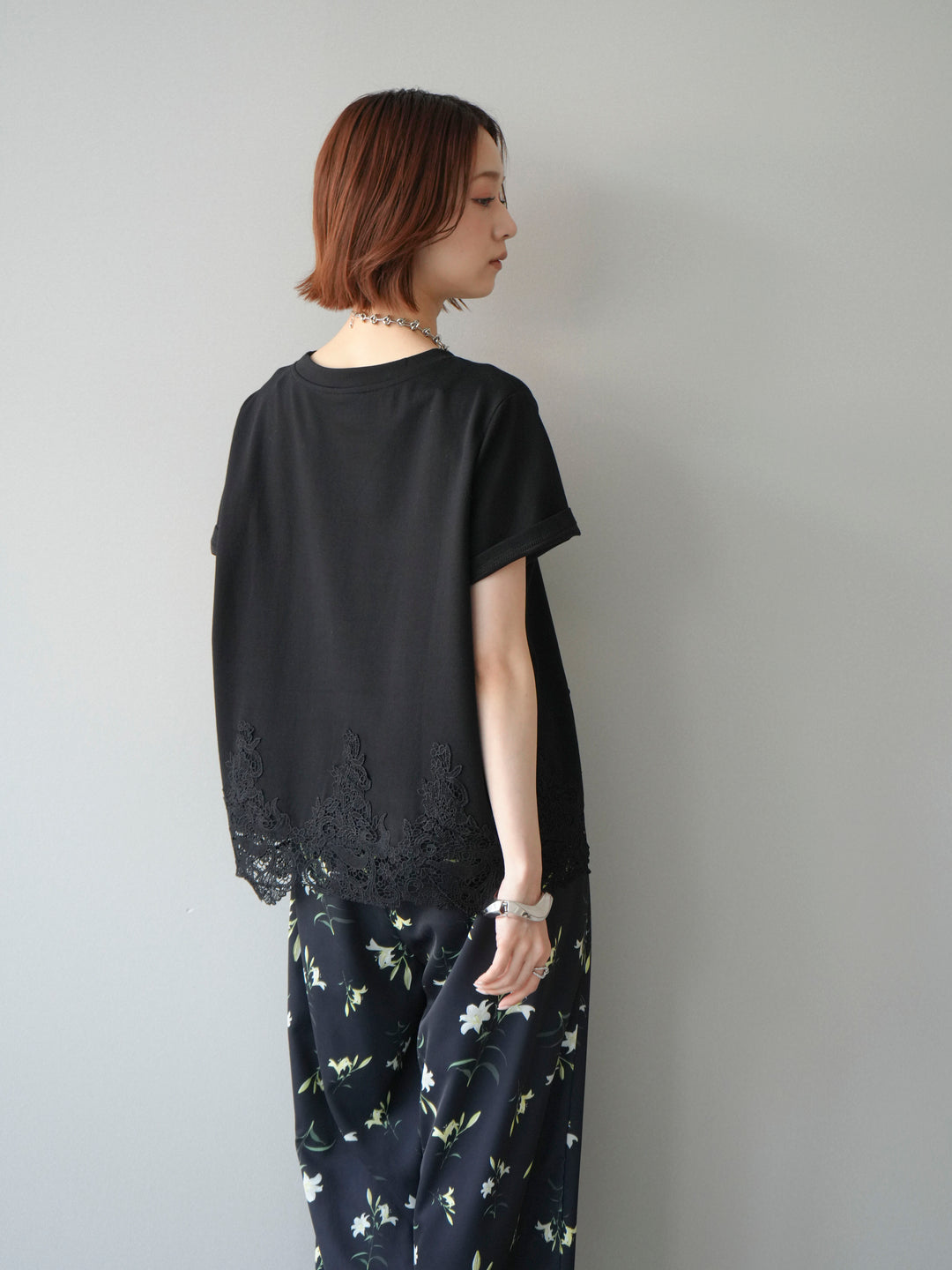 【套裝】蕾絲拼接方領T卹+印花束腰褲（兩件組）