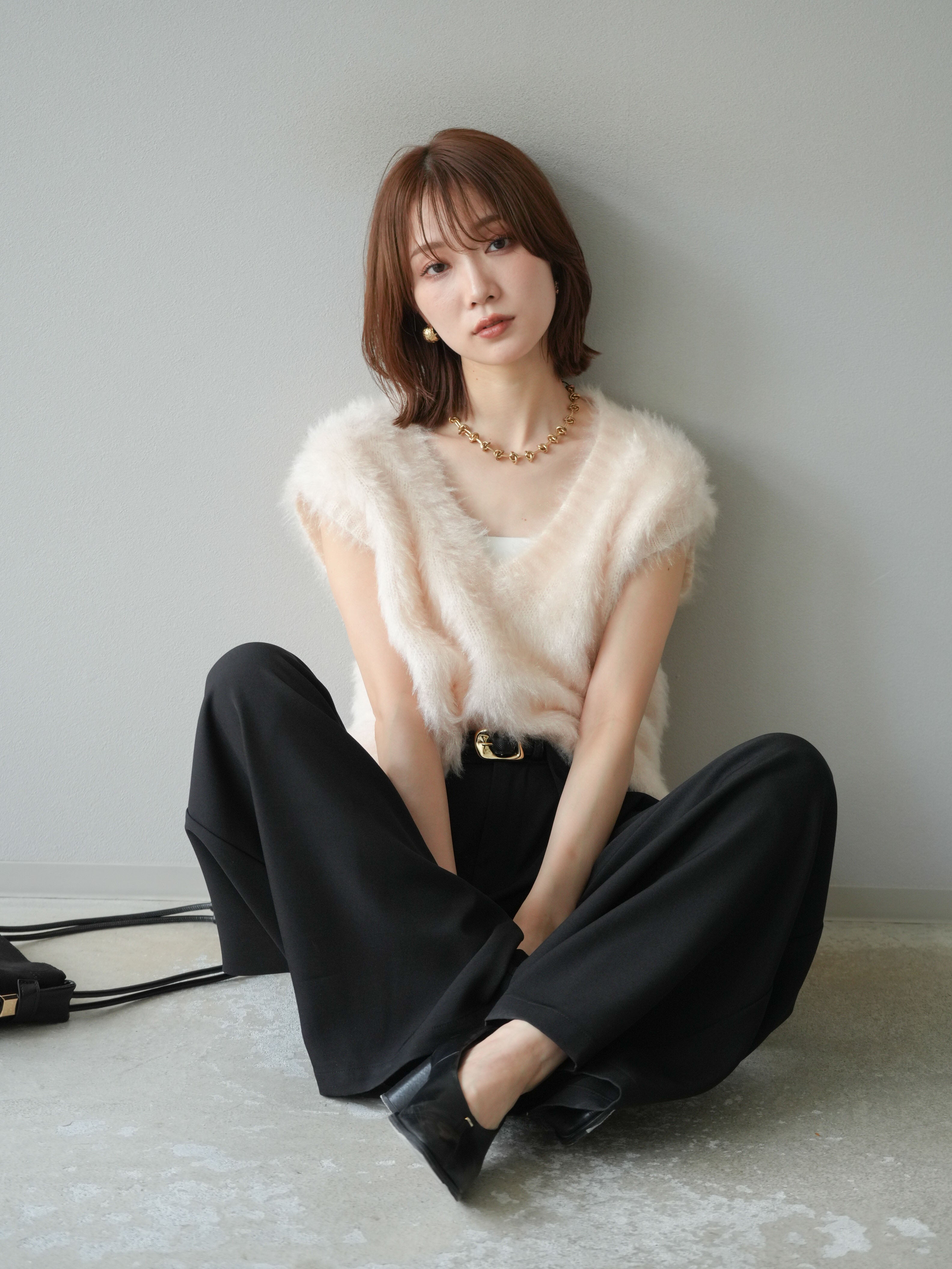 予約]ラメシャギーVネックニットベスト/アイボリー – Lumier