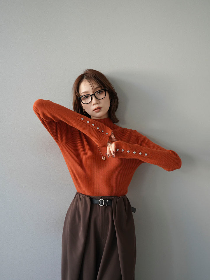 [予約]袖ボタンボトルネックリブニットトップス/オレンジ