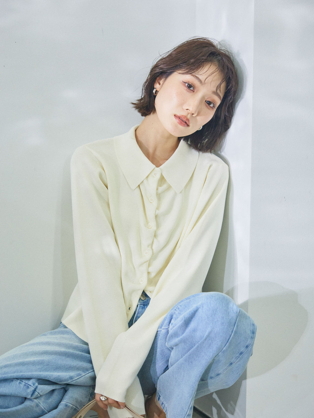 【Allure】[SET]襟付きギャザーニットカーディガン+アシメカーブデニムパンツ(2set)