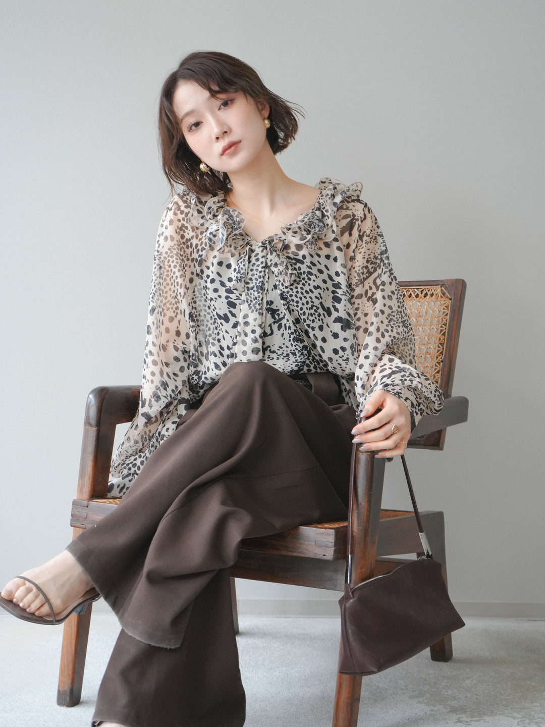 [予約]ラッフルネックシアーブラウス/leopard