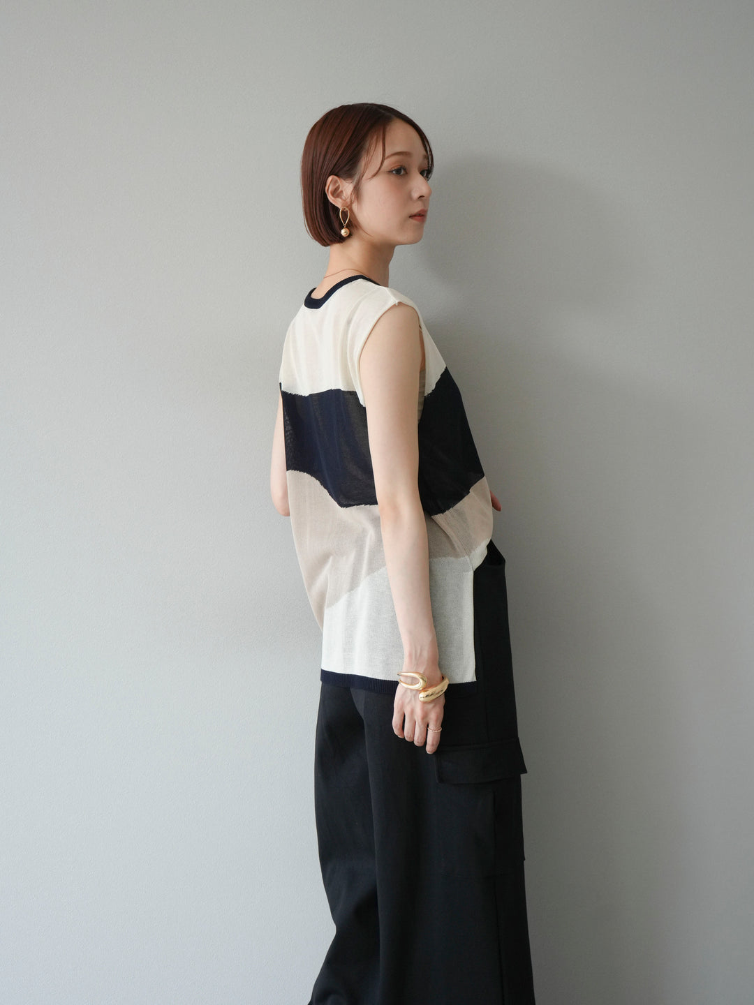 [SET]バイカラーシアーニットノースリーブ+ウエストラインサイドポケットスウェットパンツ(2set)