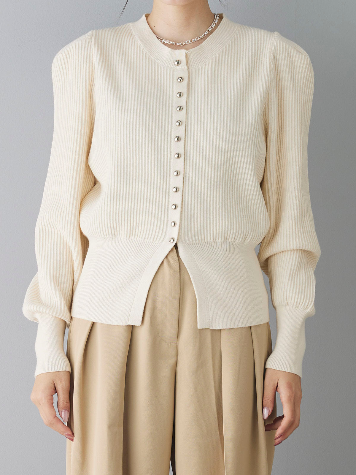 予約]シルバーボタンクルーネックカーディガン/アイボリー – Lumier