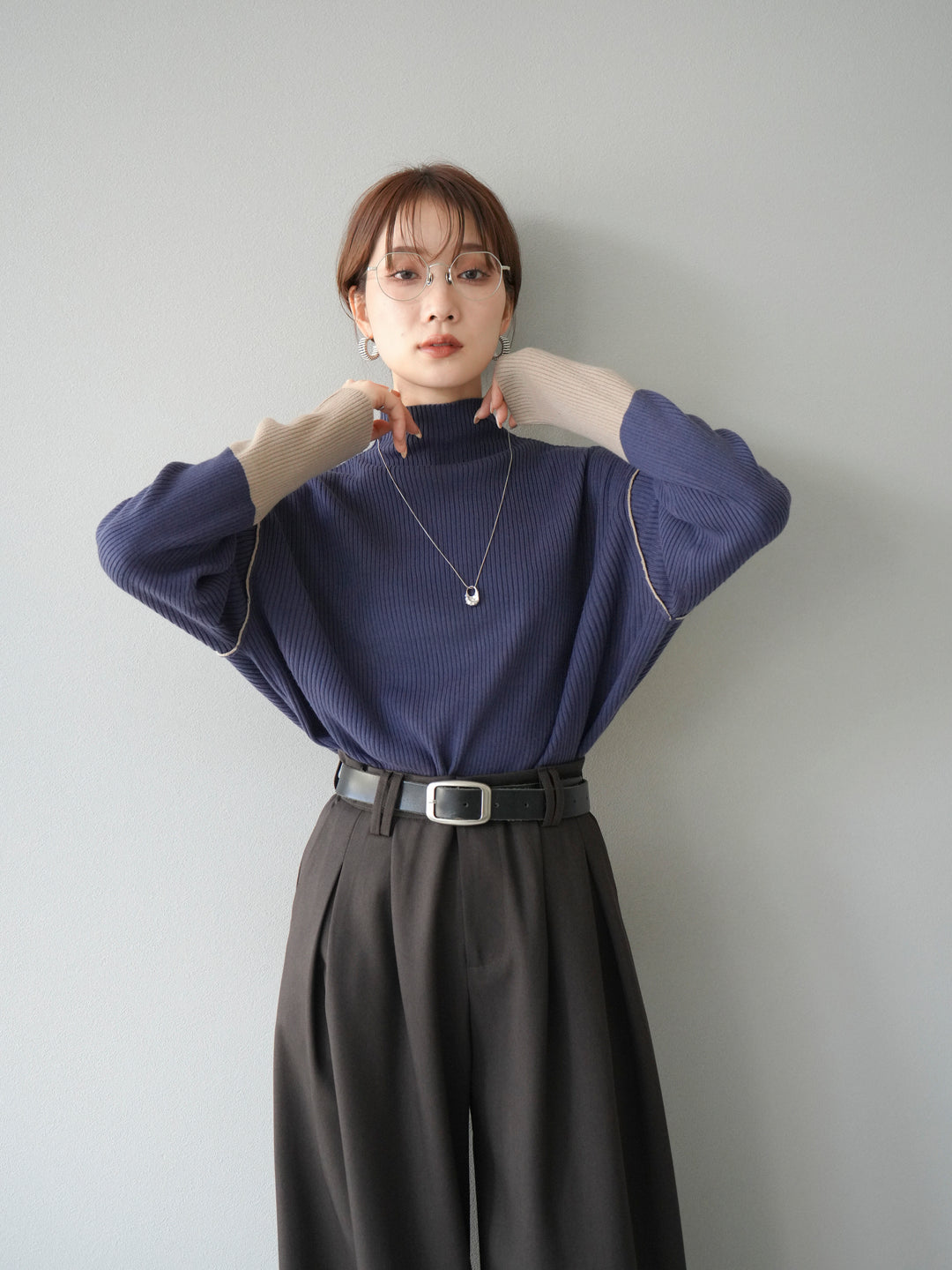 [予約]ボトルネック配色リブニットプルオーバー/アイアンブルー×ベージュ