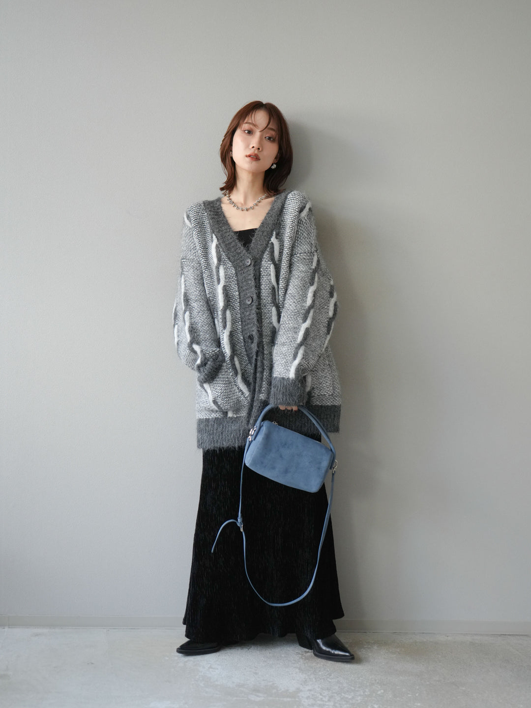 [SET]バイカラー編み込みデザインニットカーディガン+ベロアプリーツナロースカート(2set)