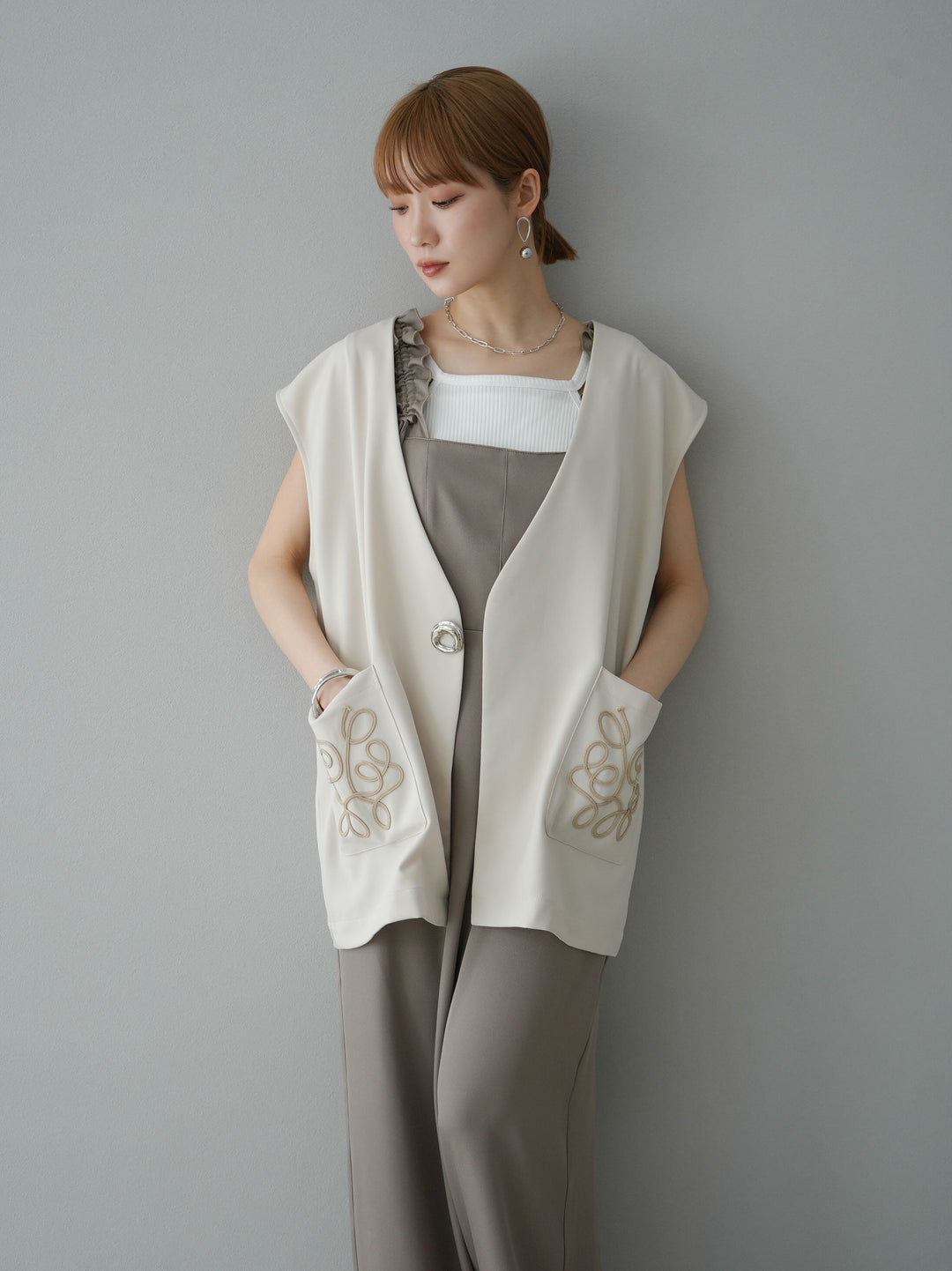 [預訂] 繫帶荷葉邊連身衣/灰褐色