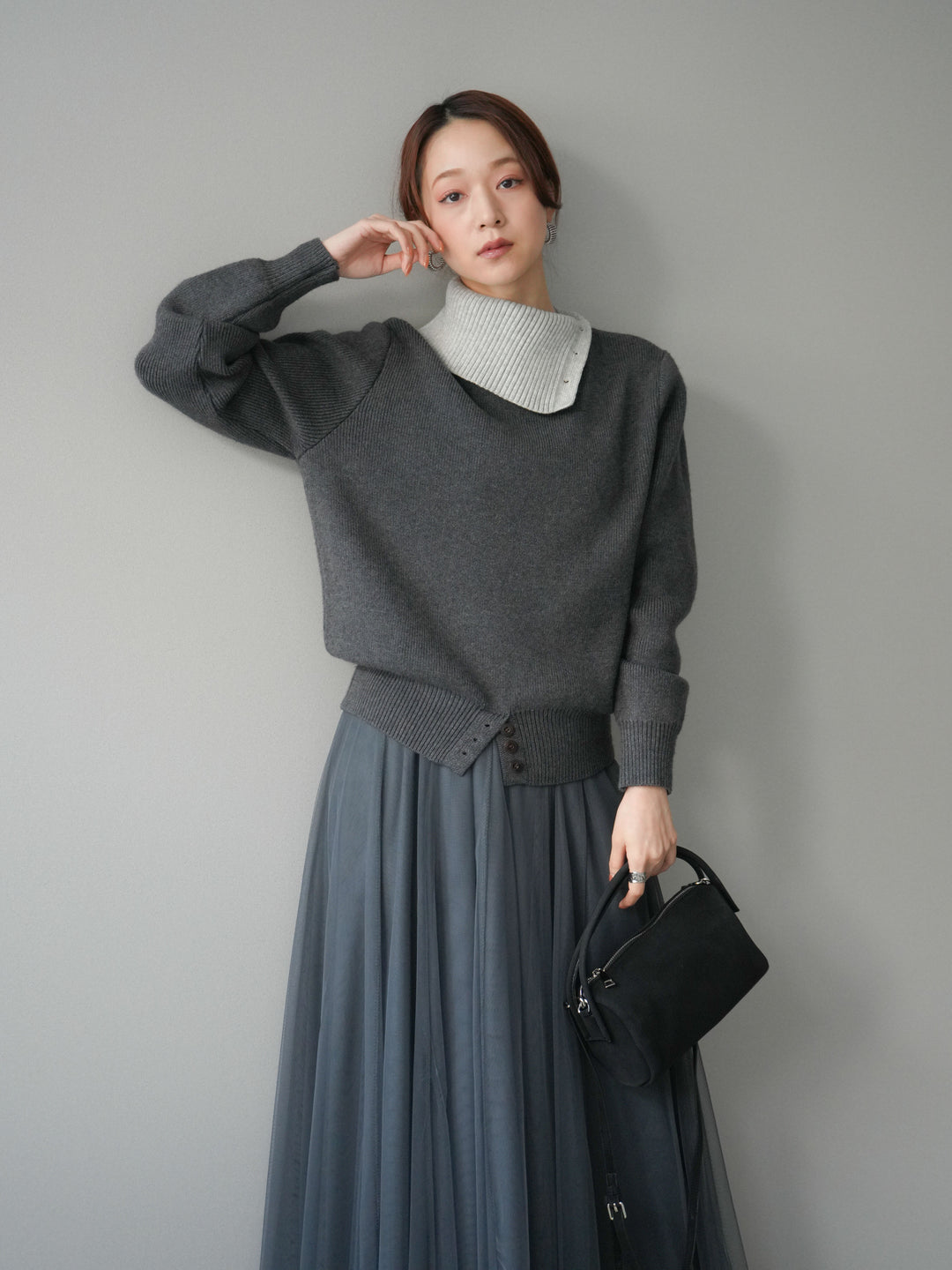 [予約]デザインネックバイカラーニットプルオーバー/charcoal