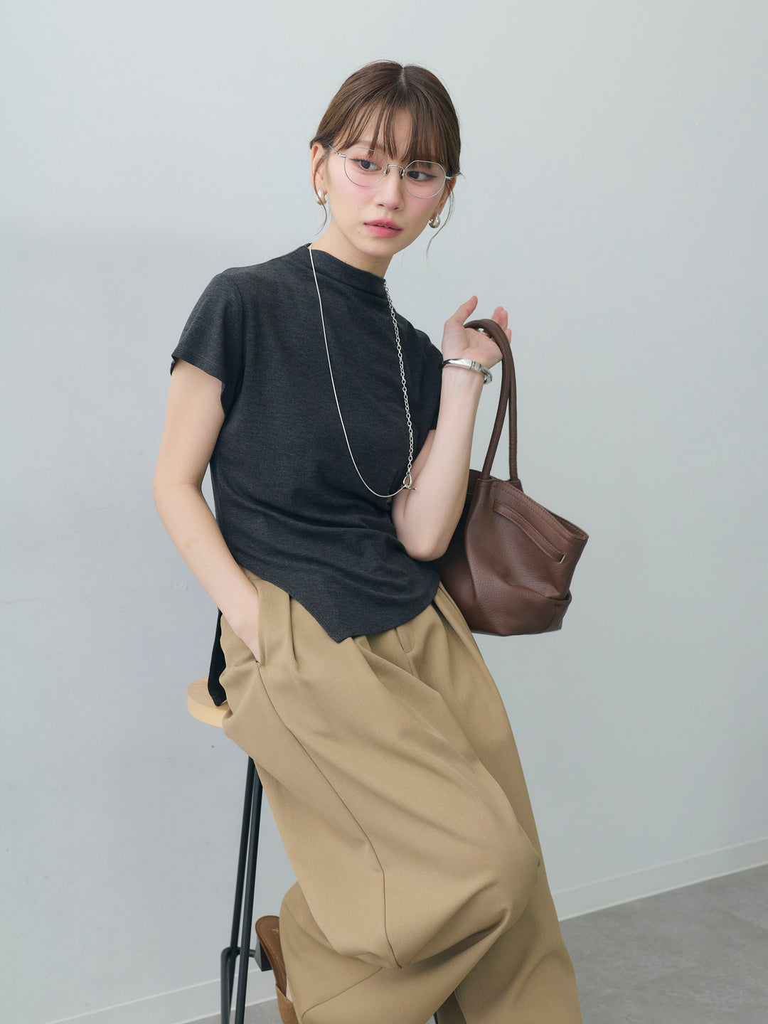 [SET]ヘムアシメバックボタンデザインフレンチトップ+クレープデシンタックワイドパンツ(2set)