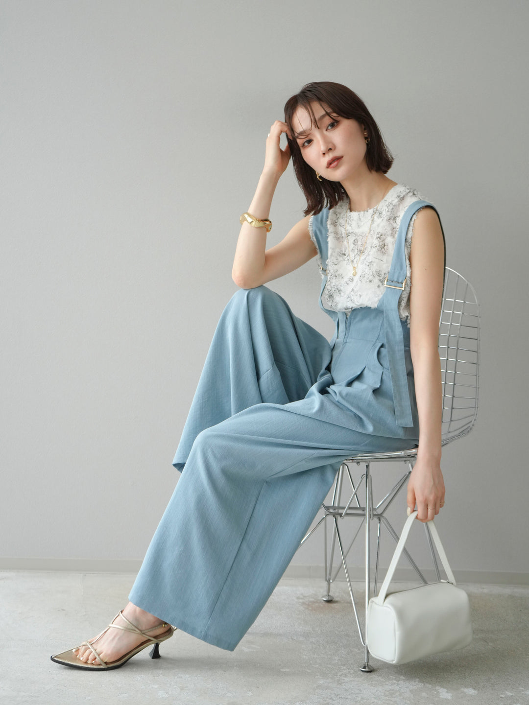 [SET]ストリングデザインハイウエストサロペット+ニュアンスフリンジジャガードノースリーブブラウス(2set)