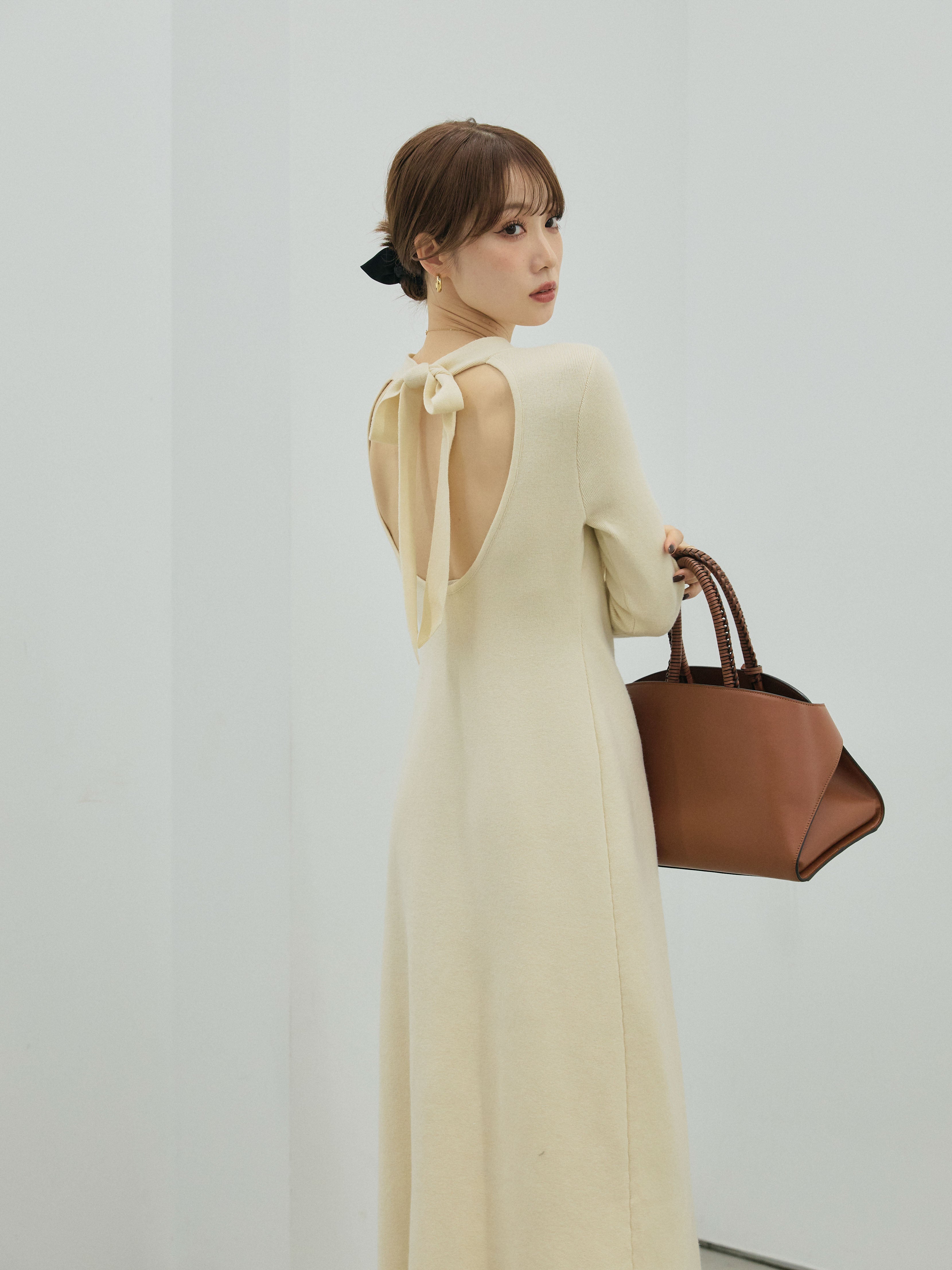 【完売品】Lumier Allure♡バックオープンニットワンピース 予約]バックオープンニットワンピース/ivory – Lumier