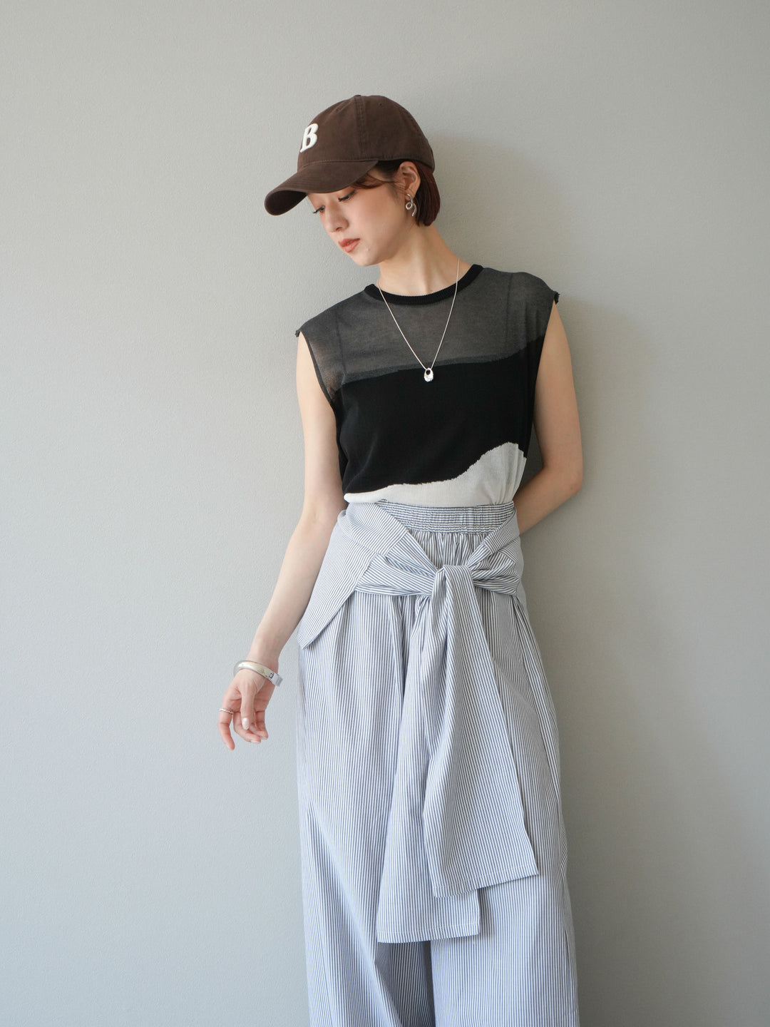 [SET] 雙色透視針織無袖上衣 + 條紋束腰休閒褲 (2set)