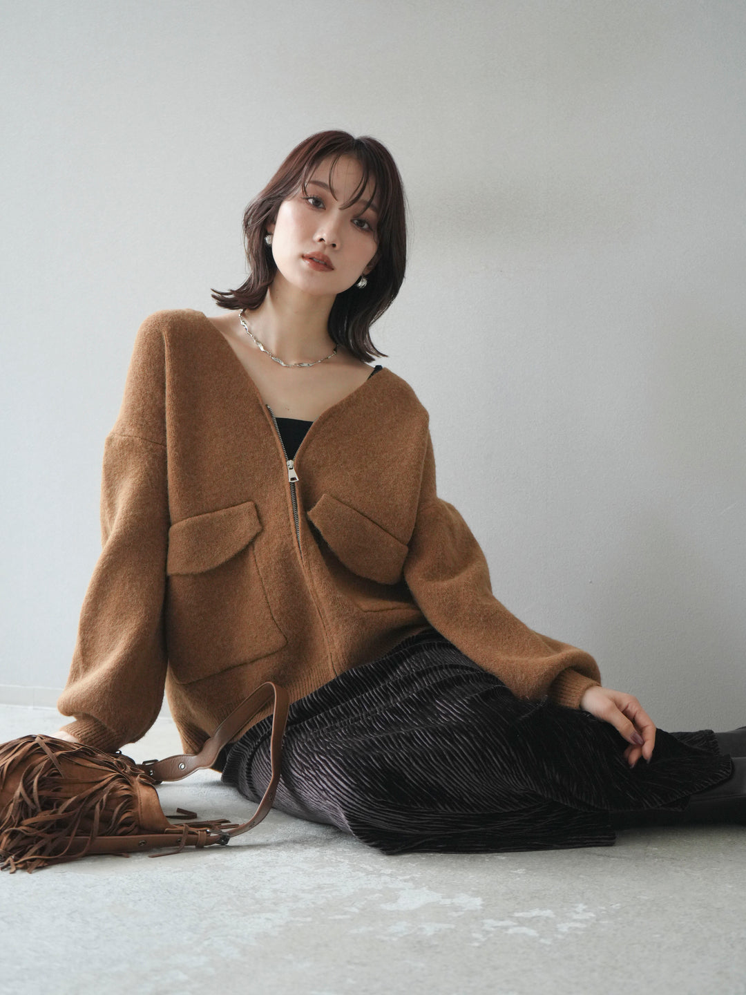 [預訂] 大口袋拉鍊針織開襟衫/駝色