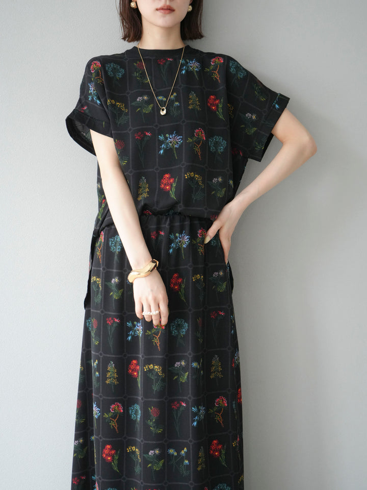 [予約]パッチワークフラワープリントプルオーバー/ブラック