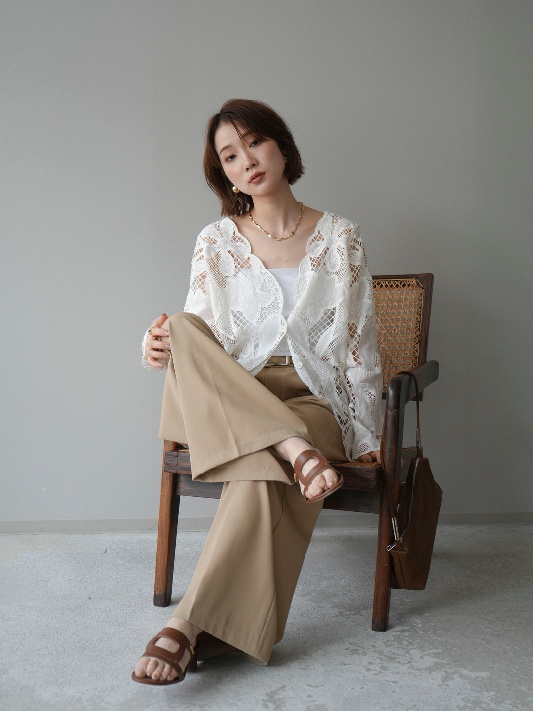 【套裝】3D蕾絲蕾絲上衣+內建胸罩羅紋抹胸吊帶背心（兩件組）