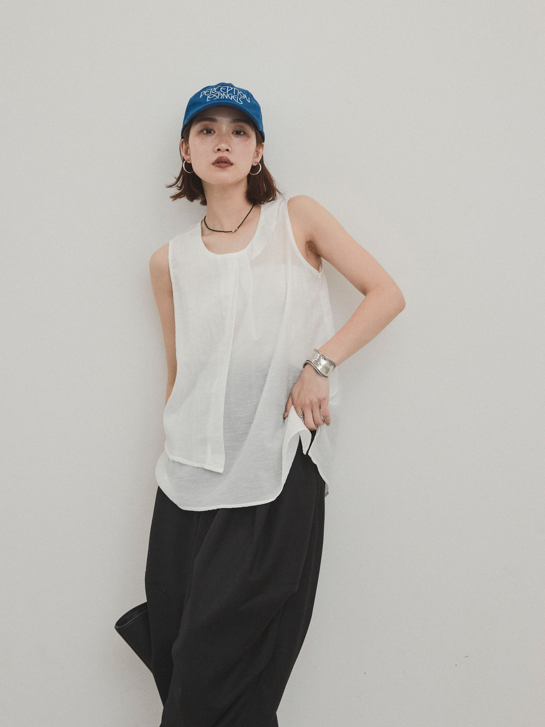 [SET] 透視褶皺不對稱上衣 + 設計環側褶褲 (2 件組)