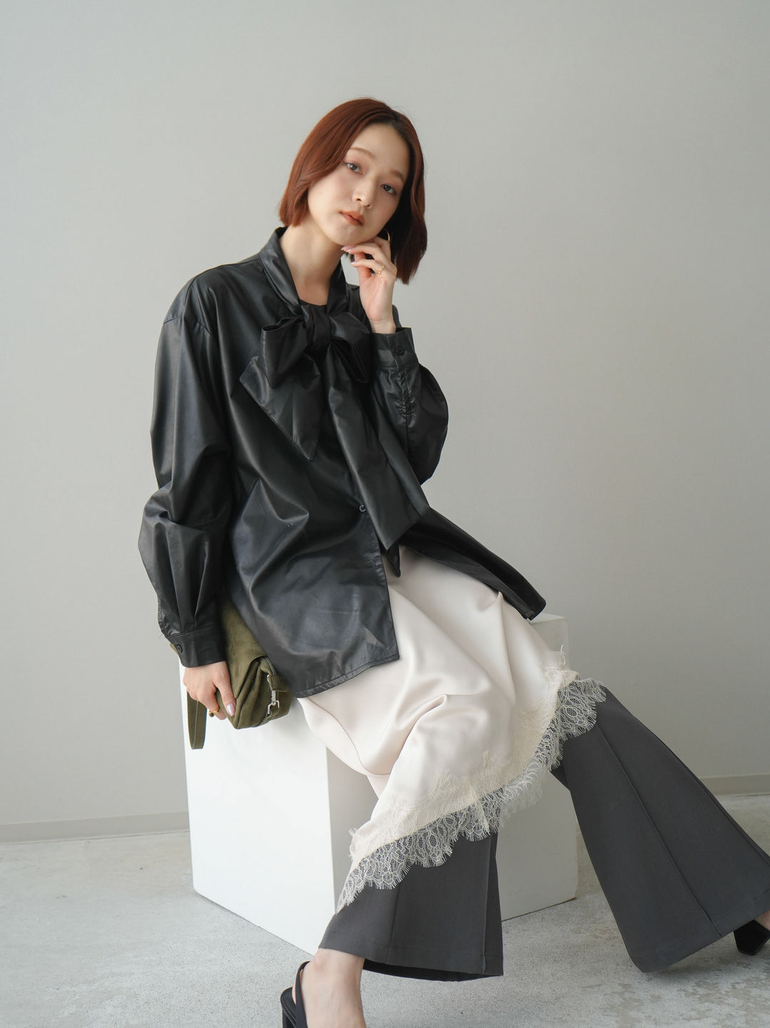 [SET]フェイクレザーボウタイブラウス+センターシームフレアパンツ(2set)