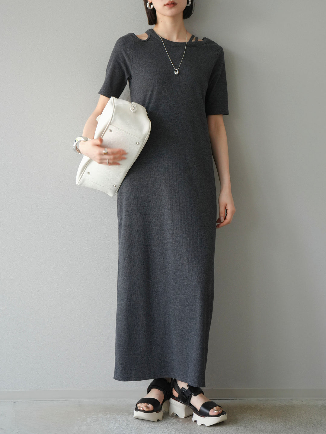 [予約]デザインネックカットリブワンピース/チャコール