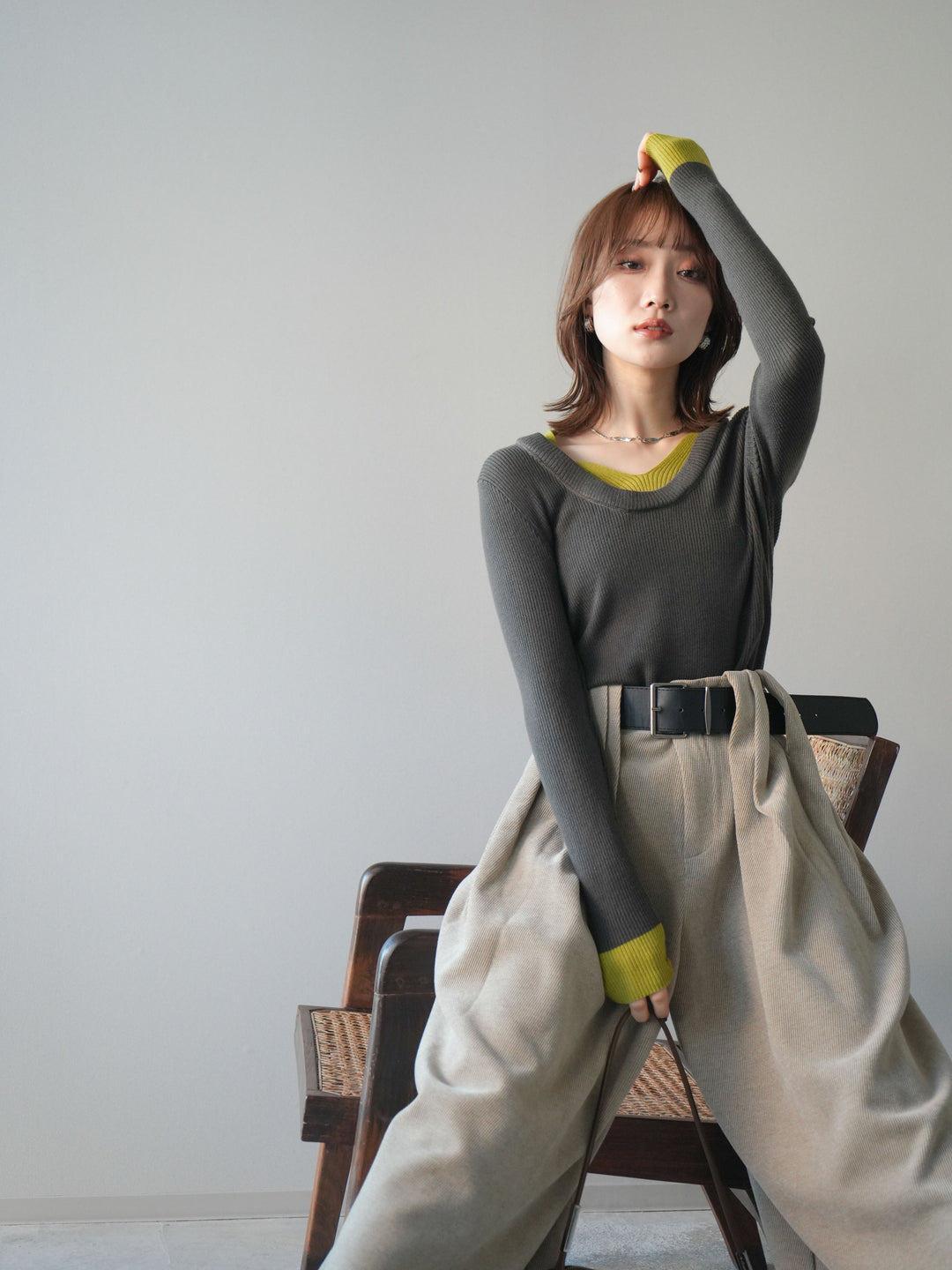 [SET]Uネック配色レイヤードリブニットトップス+ベルトデザインループコールテンワイドパンツ(ベルト付き)(2set)