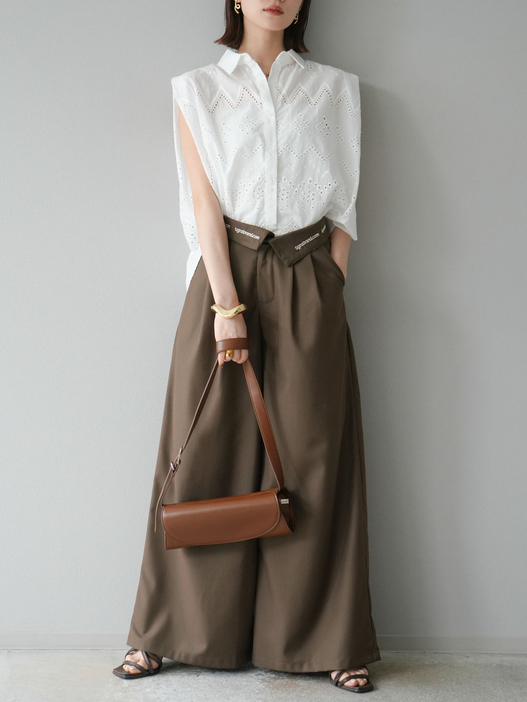 【預購】寬褲，捲腰，附logo褶/褐色