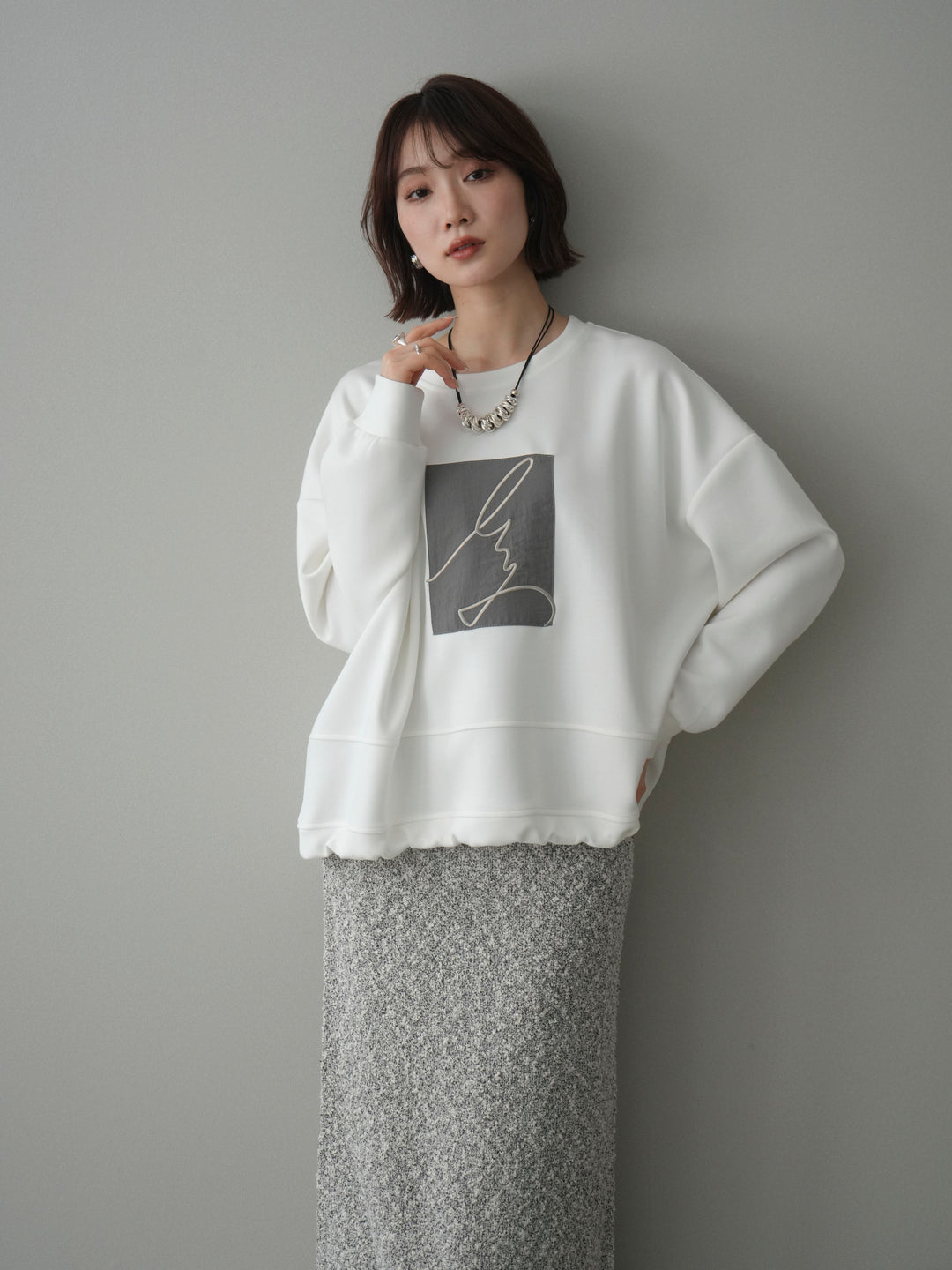 [予約]ライトポンチ刺繍ロゴプルオーバー/white
