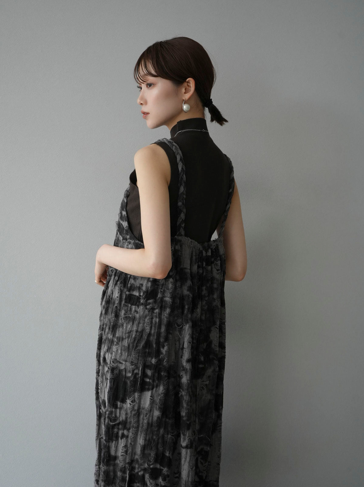 予約]ダメージニュアンス柄三つ編みストリングキャミワンピース