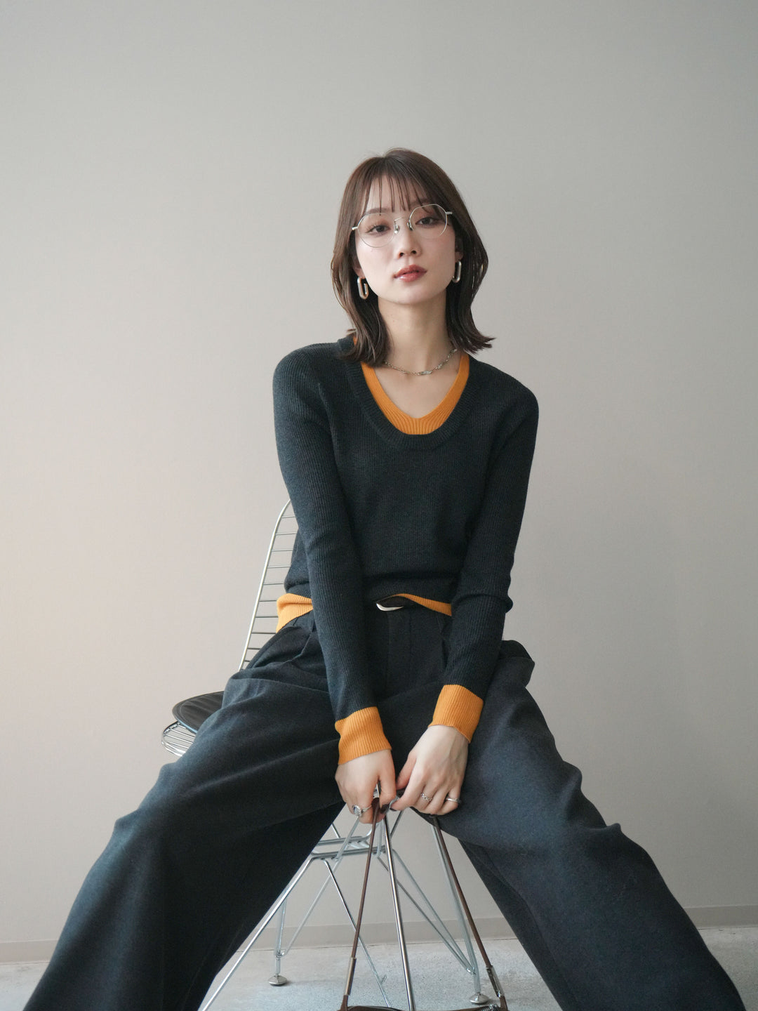 [予約]Uネック配色レイヤードリブニットトップス/charcoal