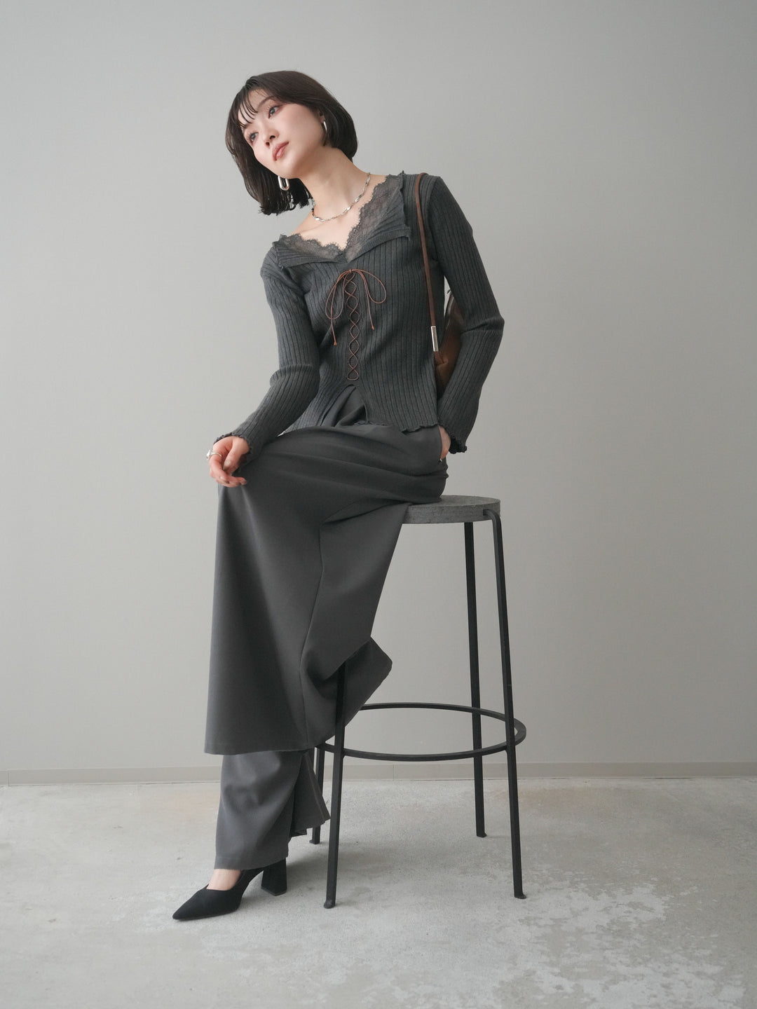 [予約]レースネックレースアップリブニットトップス/gray