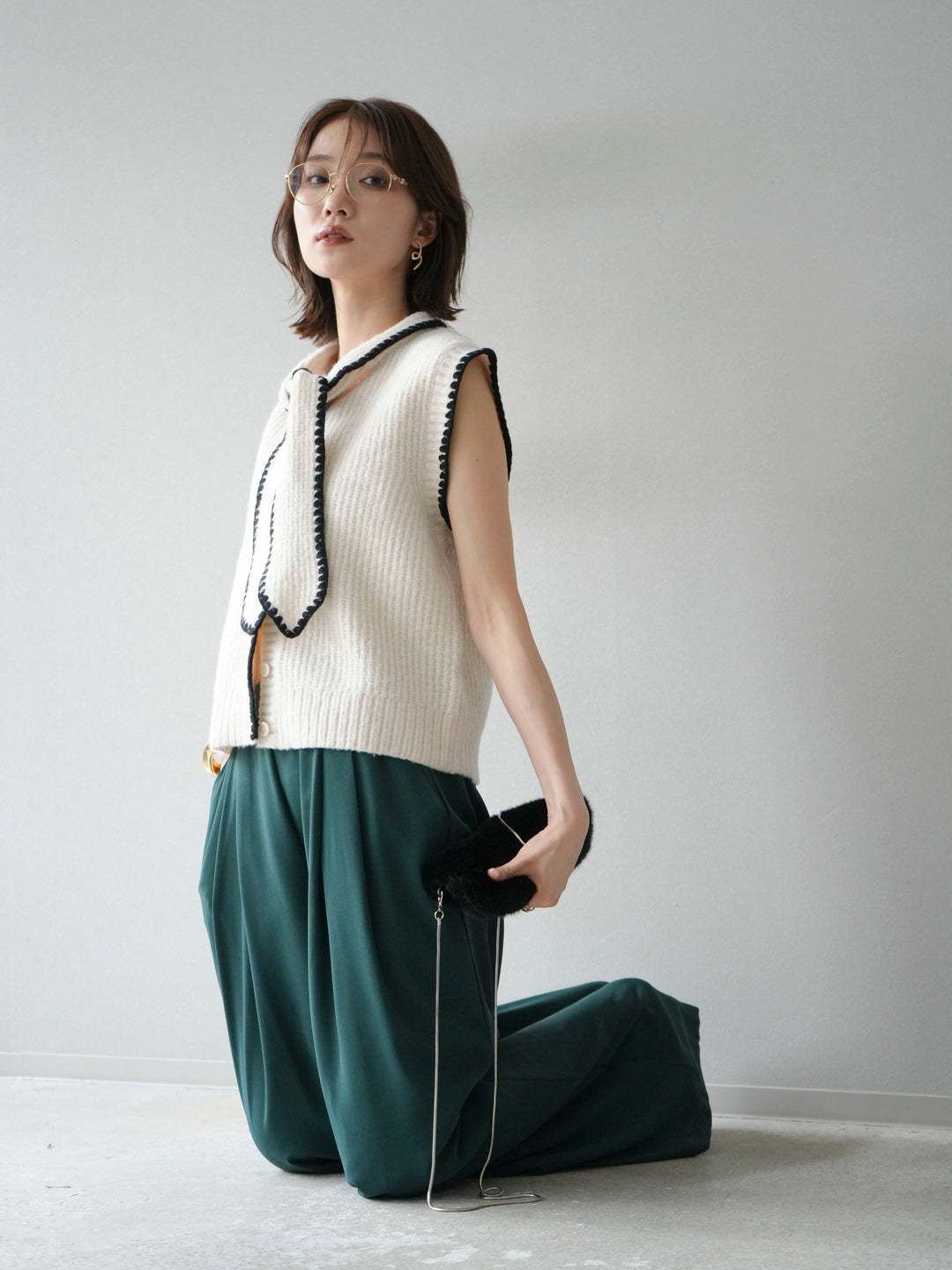 [予約]ステッチデザインボウタイニットベスト/アイボリー