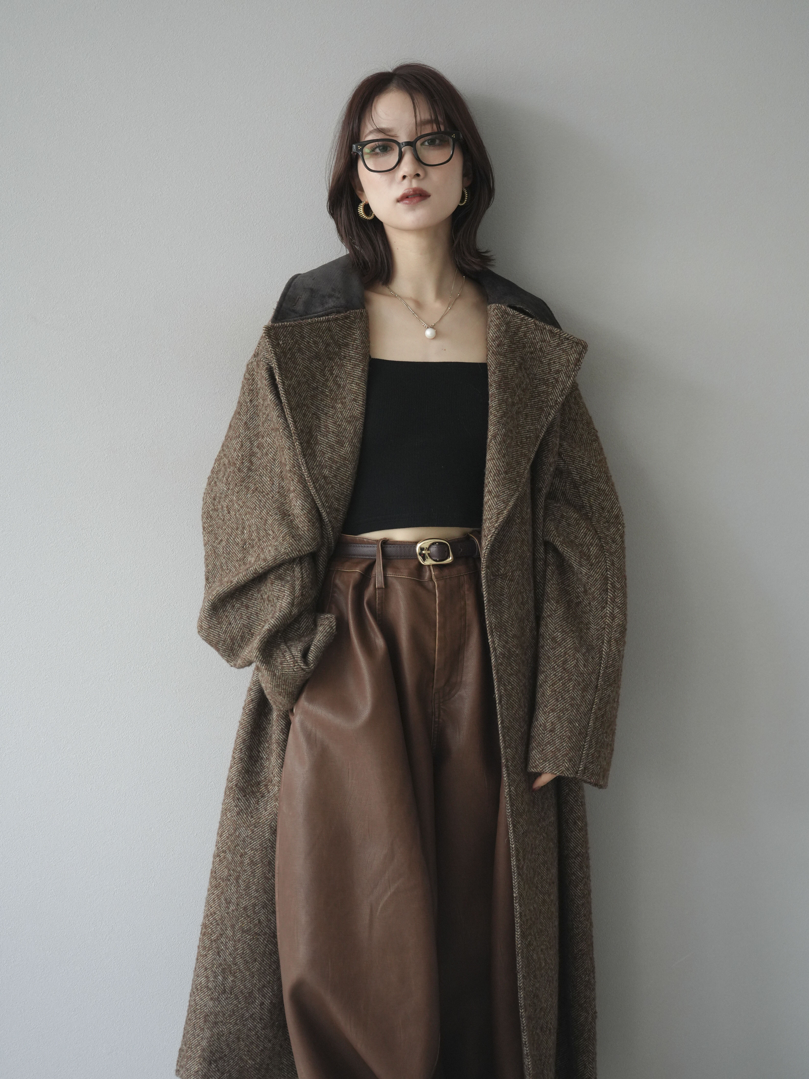 予約]ネップヘリンボーンレザー襟チェスターコート/brown – Lumier