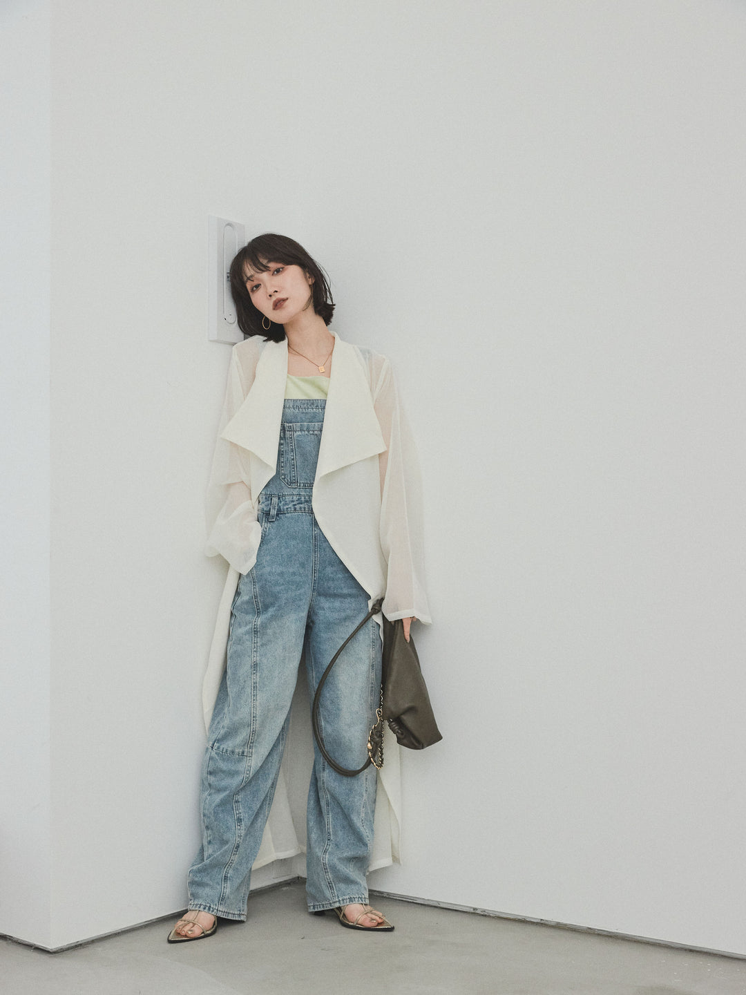 [SET] 中縫牛仔背帶褲 + 透視長版外套（2 件組）