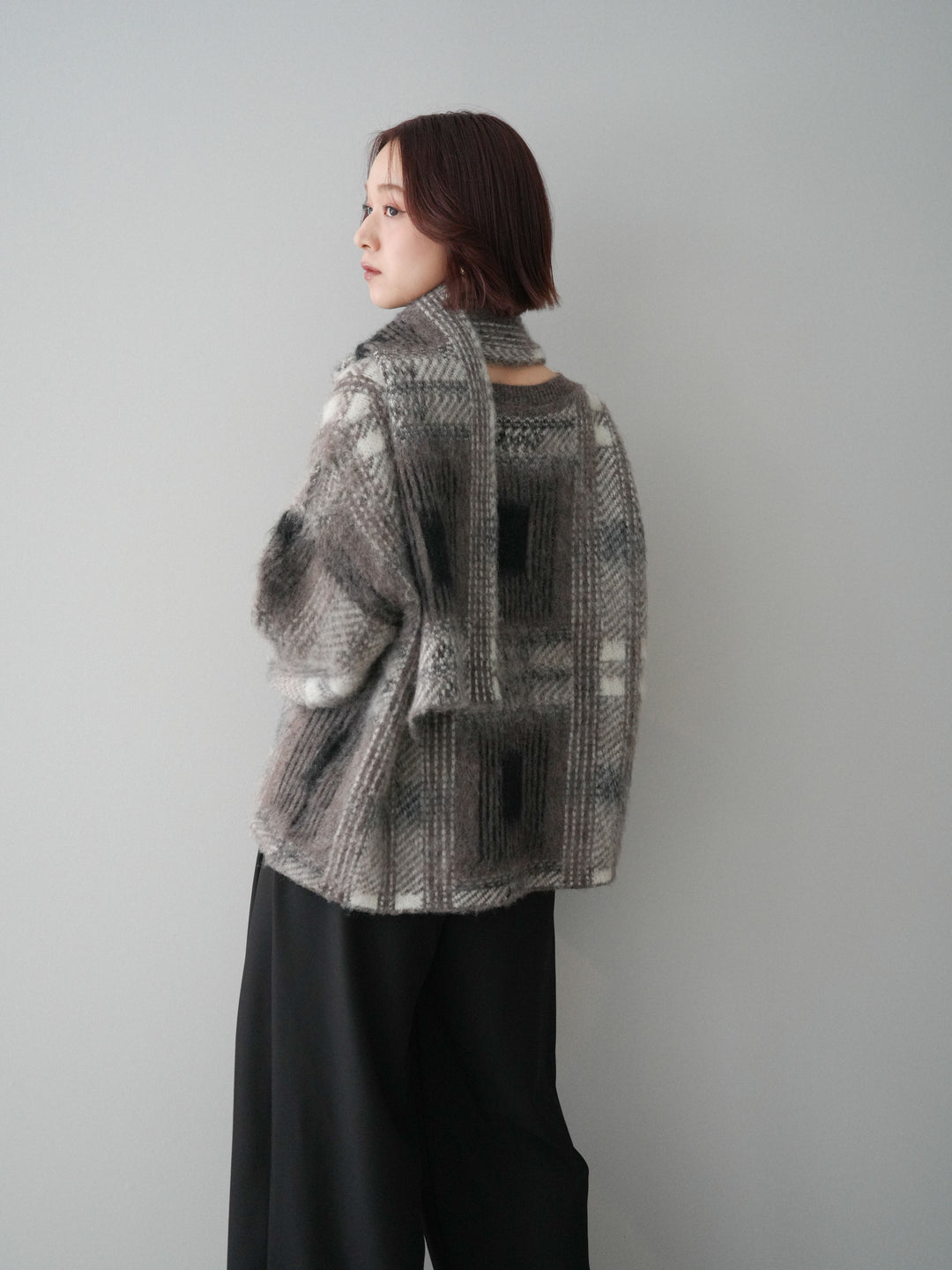 [予約]ストール付シャギーチェックニットプルオーバー/brown