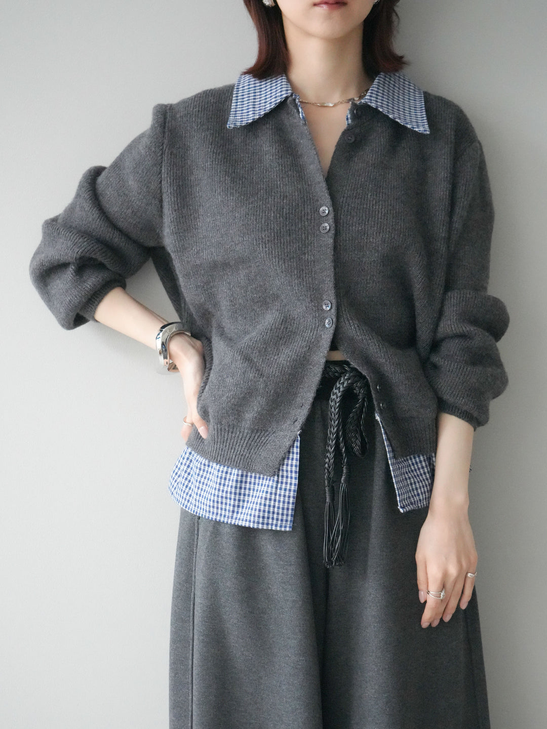 [SET]チェックシャツ襟ニットカーディガン+編み込みベルト付きウエスト配色スエットパンツ(2set)