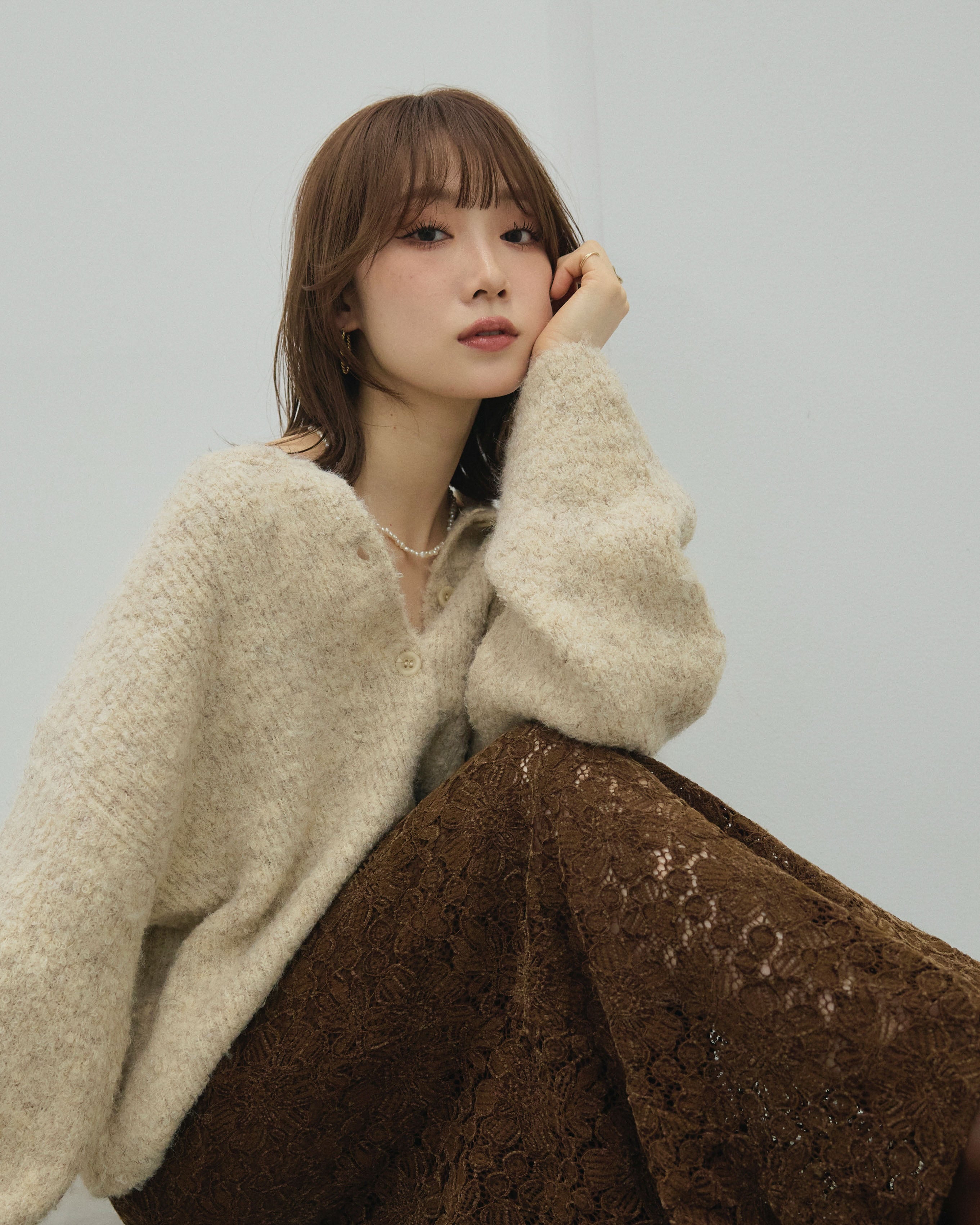 Allure】[SET]ブークレニットカーディガン+起毛レースストレッチナロー