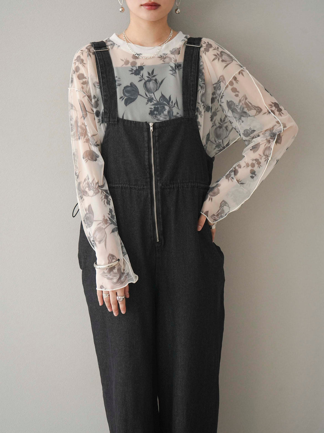 【預購】花朵印花羅紋領透薄柔和上衣/米白色單色