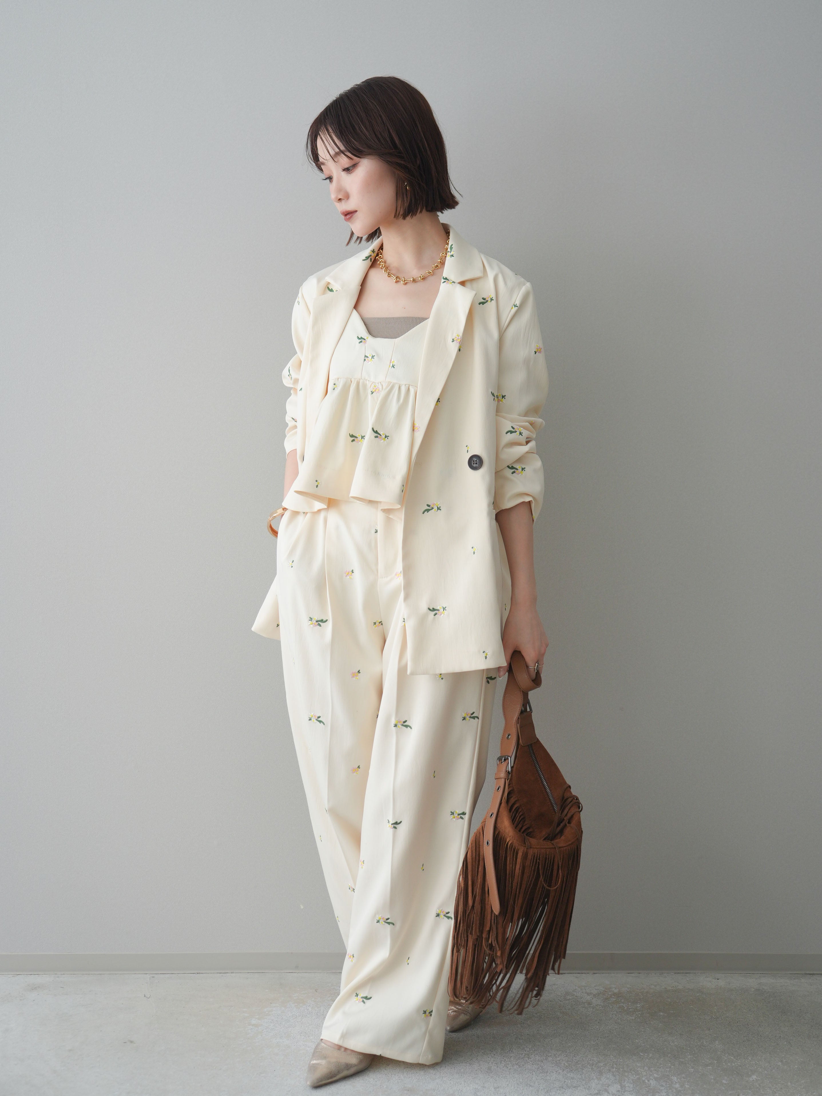 予約]フラワー刺繍タックパンツ/ivory – Lumier