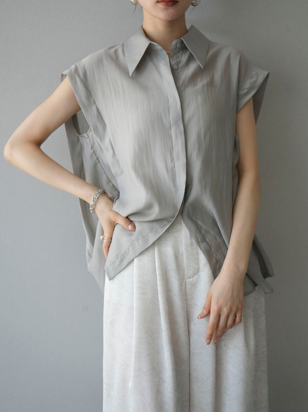 [Pre-order] Tuck shoulder sheer sleeveless shirt/gray