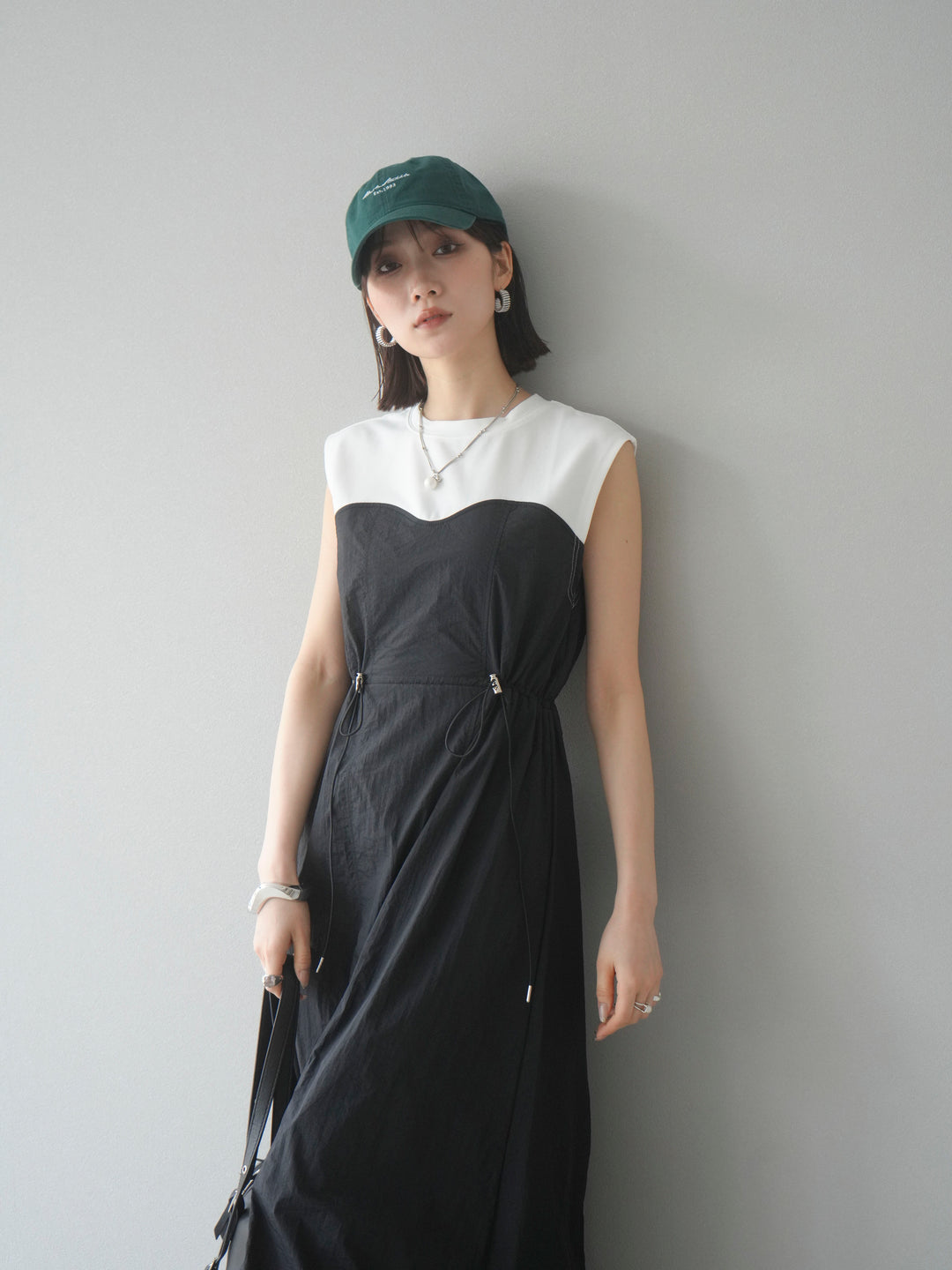 [SET] 剪裁對接尼龍洋裝 + 可選飾品套裝 (2 套)