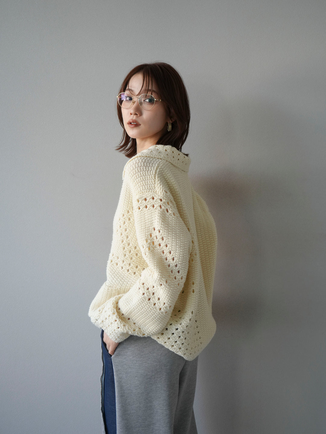 [予約]丸襟透かし編みニットカーディガン/オフ