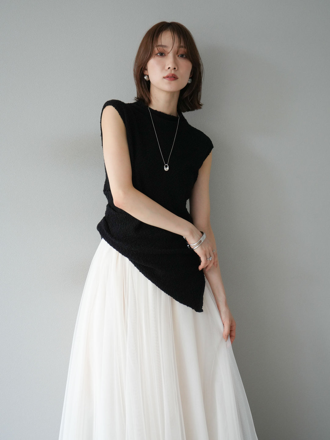 [SET]ブークレアシメニットノースリーブトップス+チュールボリュームスカート(2set)
