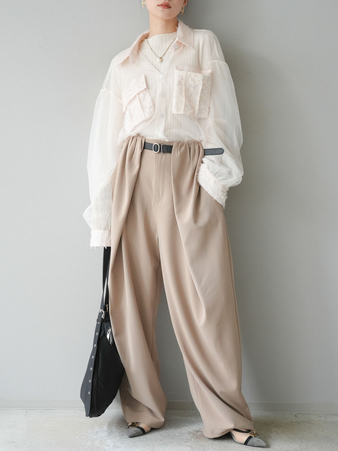 [SET]フリンジジャガード×チュールレイヤードシャツ+アームシャギーランダムリブニットトップス+ベルト付タックワイドパンツ(3set)