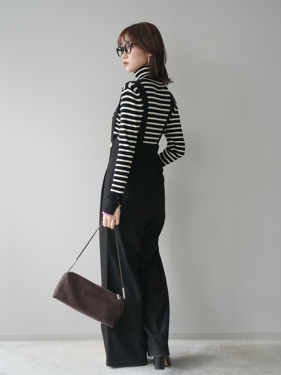 [SET]袖配色ハイネックボーダーリブニットトップス+ゴールドボタンサスペンダーワイドパンツ(2set)